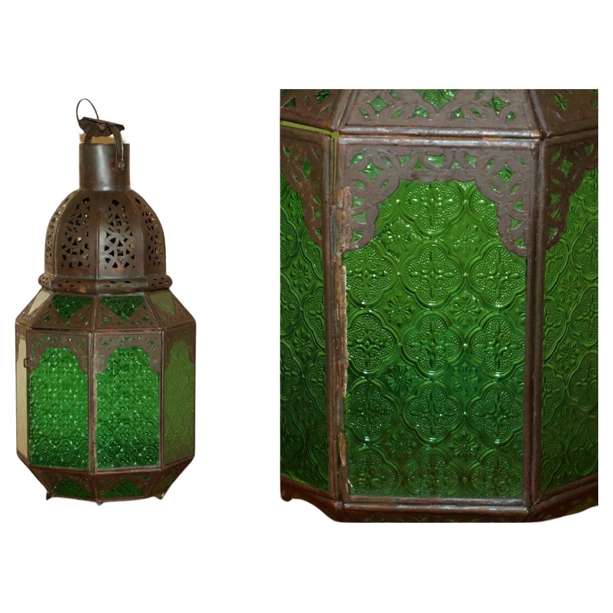 ANTICO REPOUSSE MOROCCAN BRONZED HANGING LANTERN JADE GREEN GLASS PANELs in vendita