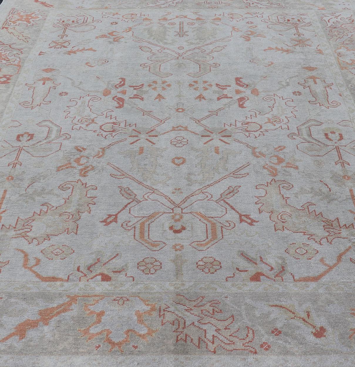 Türkischer Oushak mit gedämpfter Farbpalette und All-Over-Design von Keivan Woven Arts im Angebot 7
