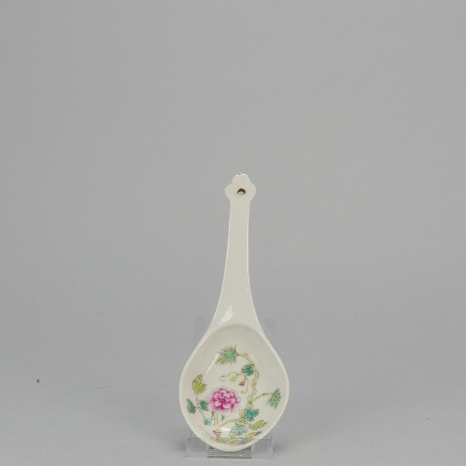 Very nice Spoon. LAte 19th or early 20th c. Fabulous quality.Very nice Spoons. MArked Qianlong & Guangxu

Additional information:
Material: Porcelain & Pottery
Type: Spoons
Color : Blue & White
Region of Origin: China
Period:19th century, 20th
