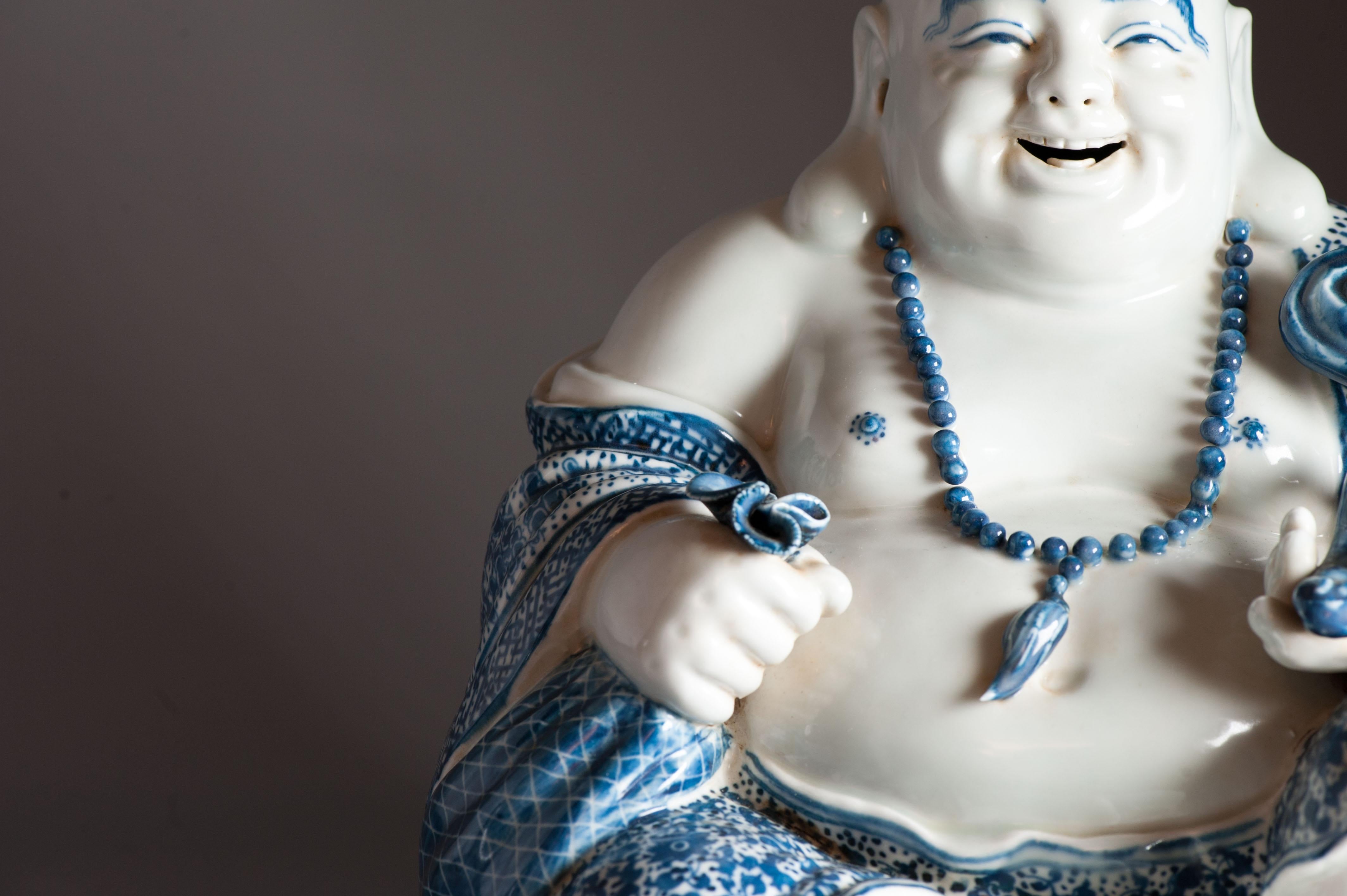 Antiker chinesischer Porzellan-Lachender Buddha aus der Republikzeit 1912-1949 (20. Jahrhundert) im Angebot