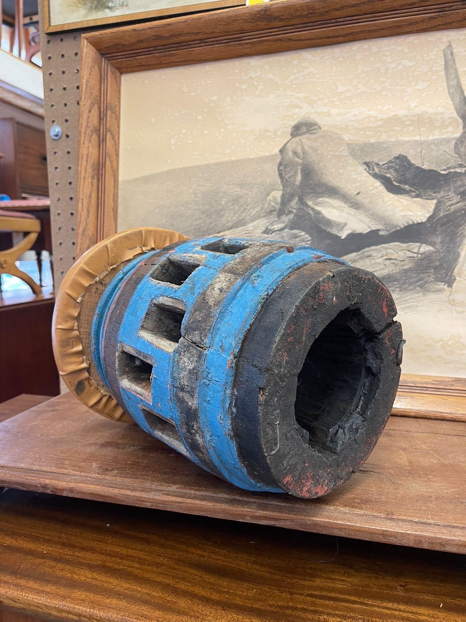 Antique Repurposed Wagon Wheel Hub Decorative Wooden Art Piece. For Sale 2