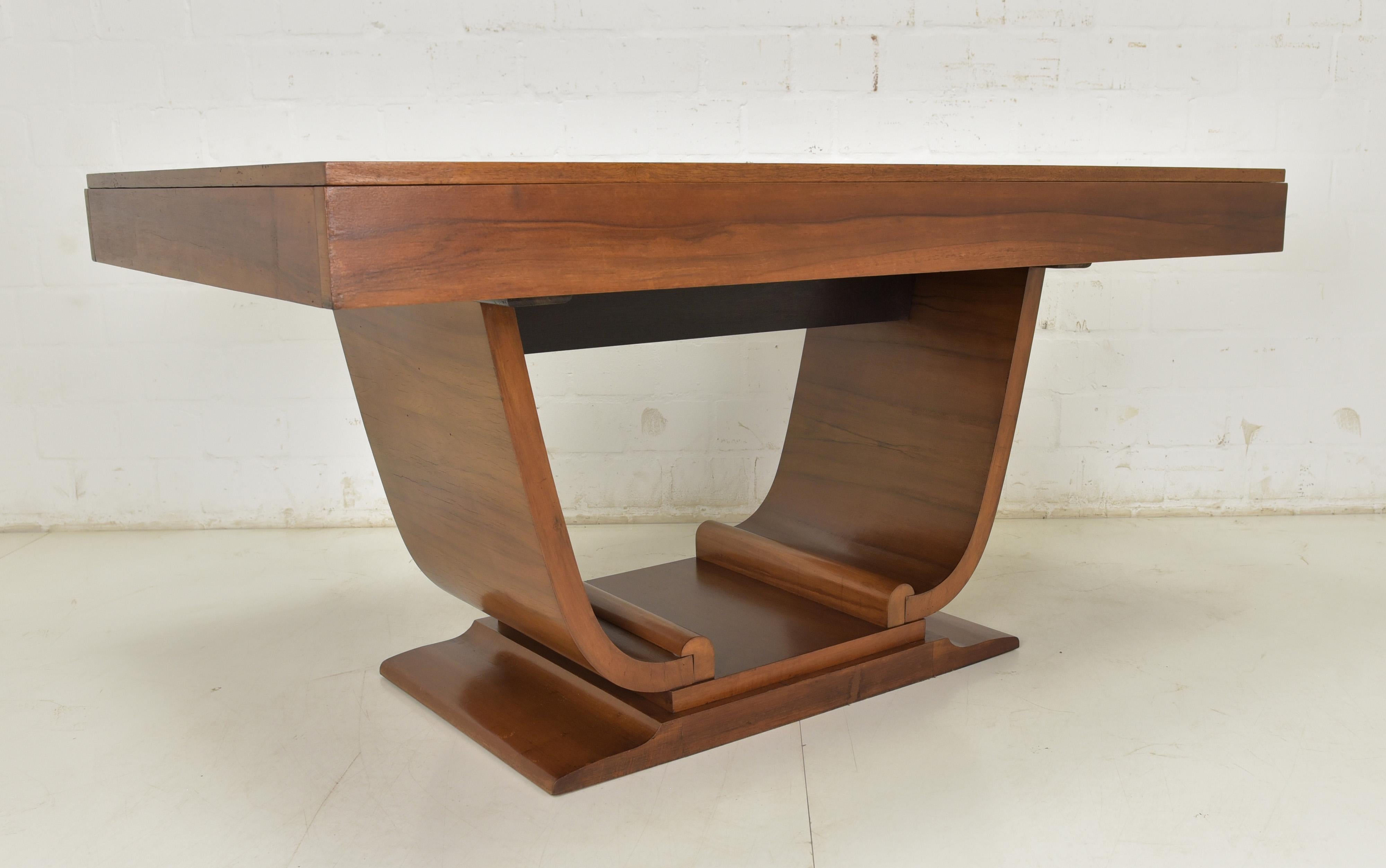 Europeo ANTICO! Tavolo da pranzo Art Deco restaurato con 6 sedie, circa 1935, noce in vendita