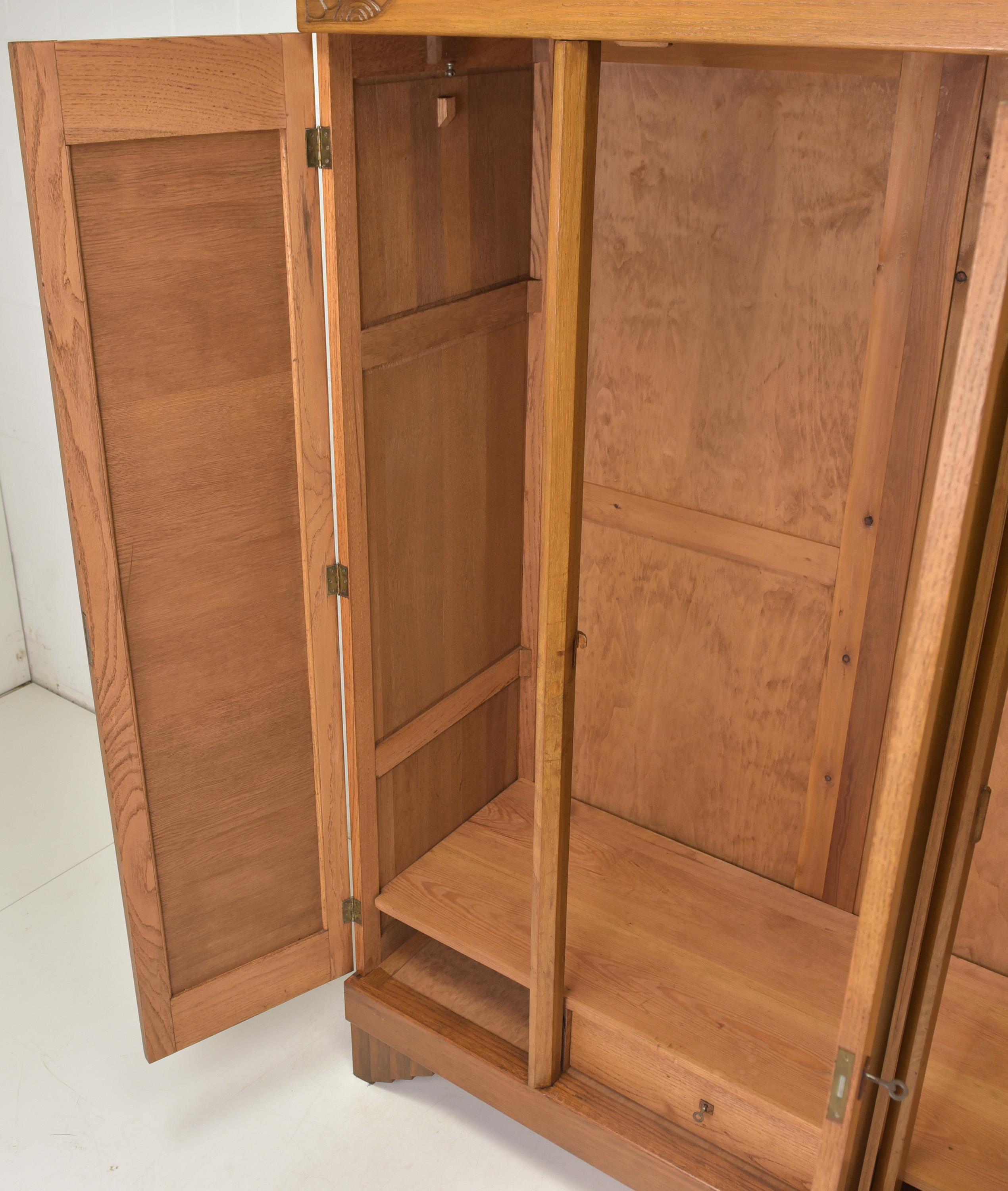 Antiker restaurierter Art-Déco-Kleiderschrank aus Eiche und Palisanderholz (Art déco)