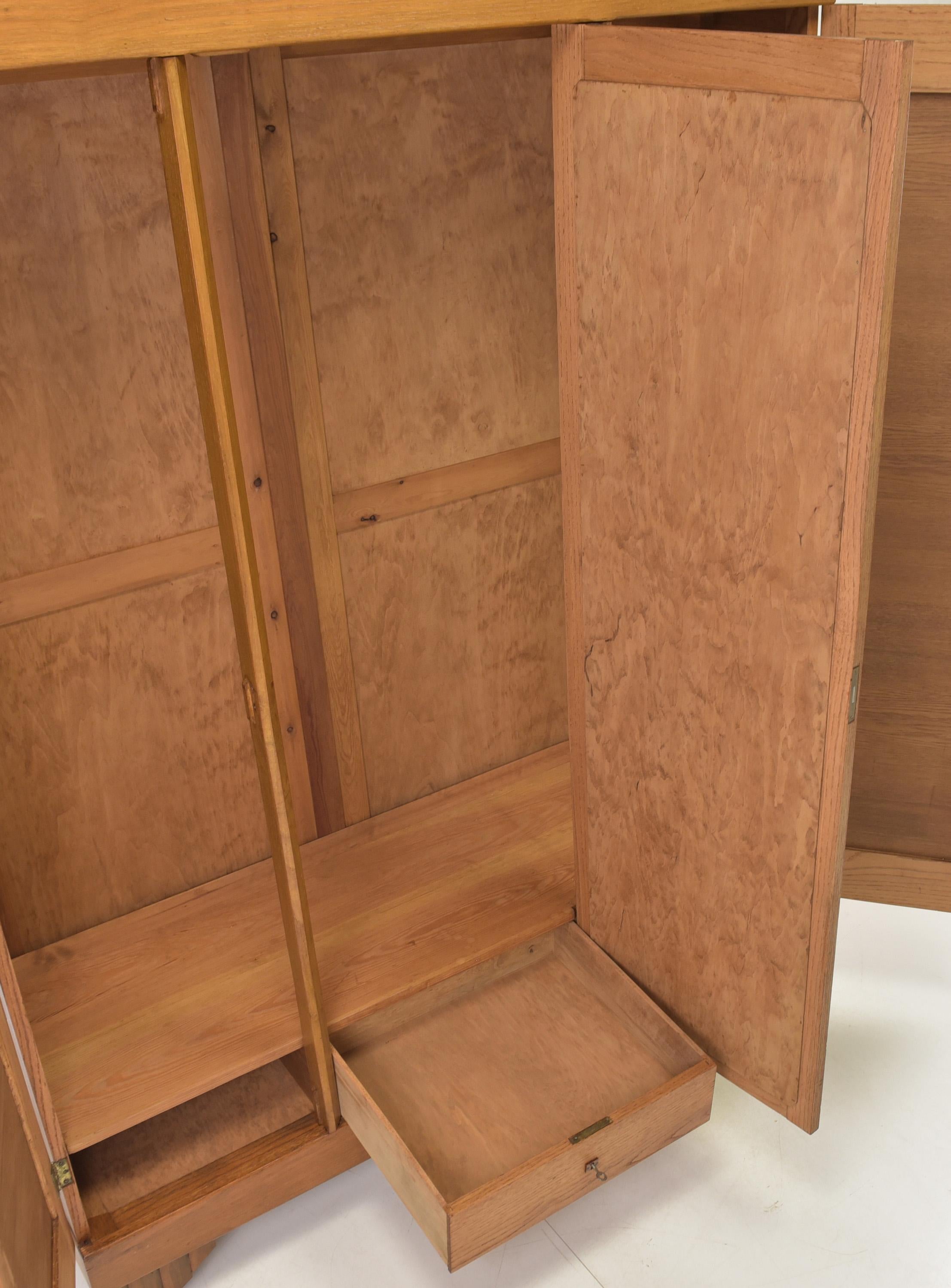 Antiker restaurierter Art-Déco-Kleiderschrank aus Eiche und Palisanderholz (Europäisch)