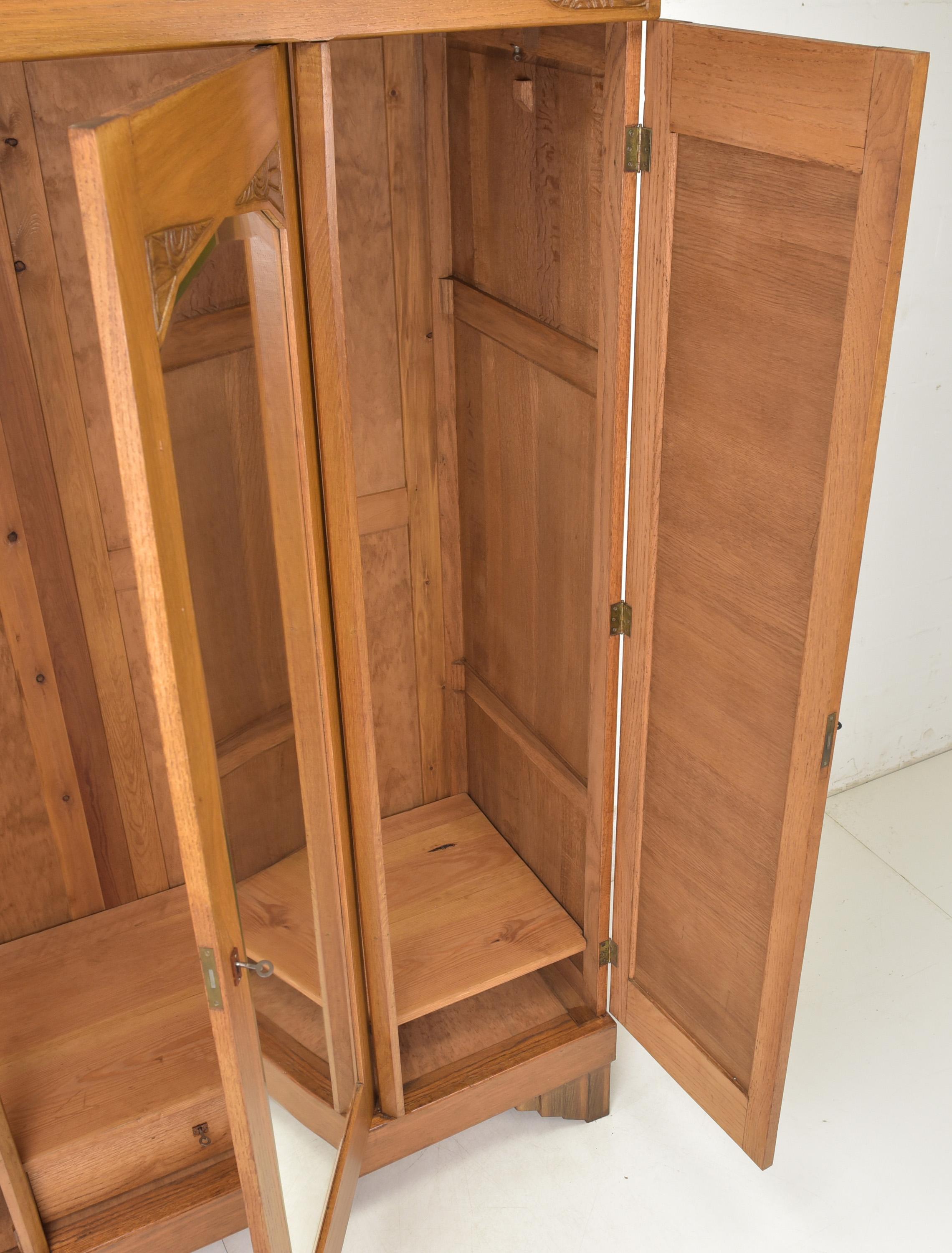 Antiker restaurierter Art-Déco-Kleiderschrank aus Eiche und Palisanderholz im Zustand „Gut“ in Lüdinghausen, DE