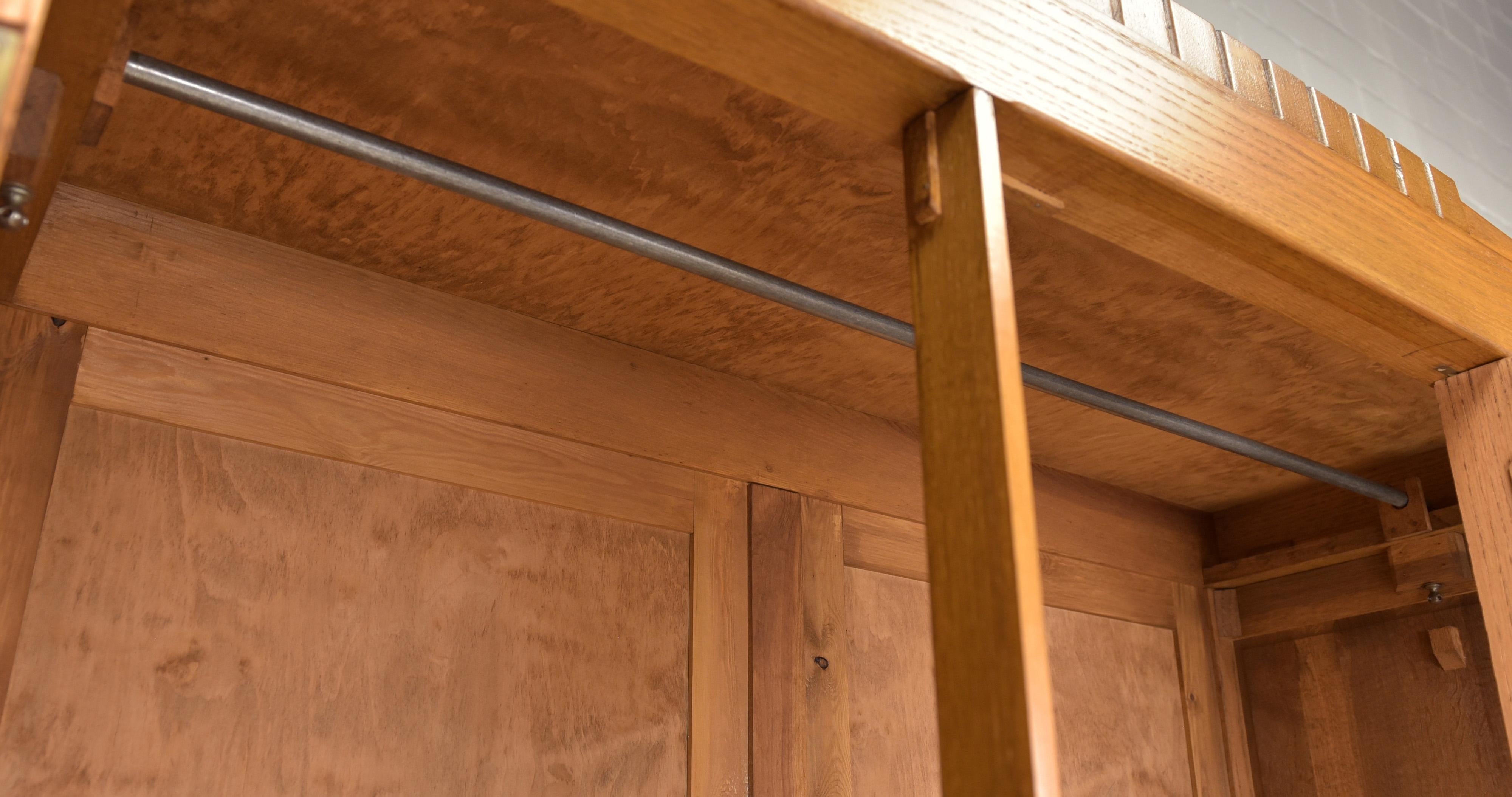 Antiker restaurierter Art-Déco-Kleiderschrank aus Eiche und Palisanderholz (20. Jahrhundert)
