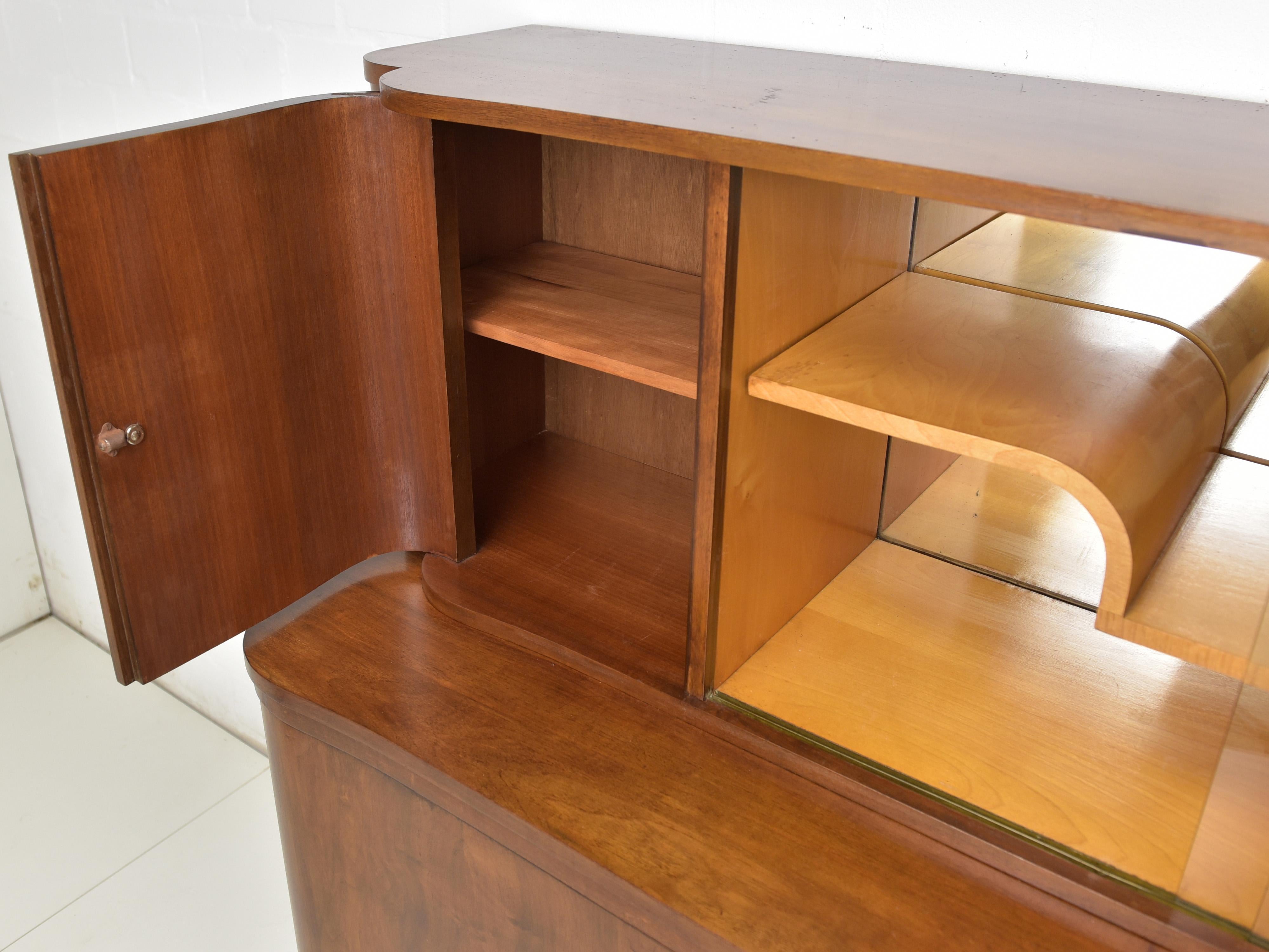 Antique! Restored Art Deco Sideboard Display Cabinet Dining Room Walnut In Good Condition For Sale In Lüdinghausen, DE