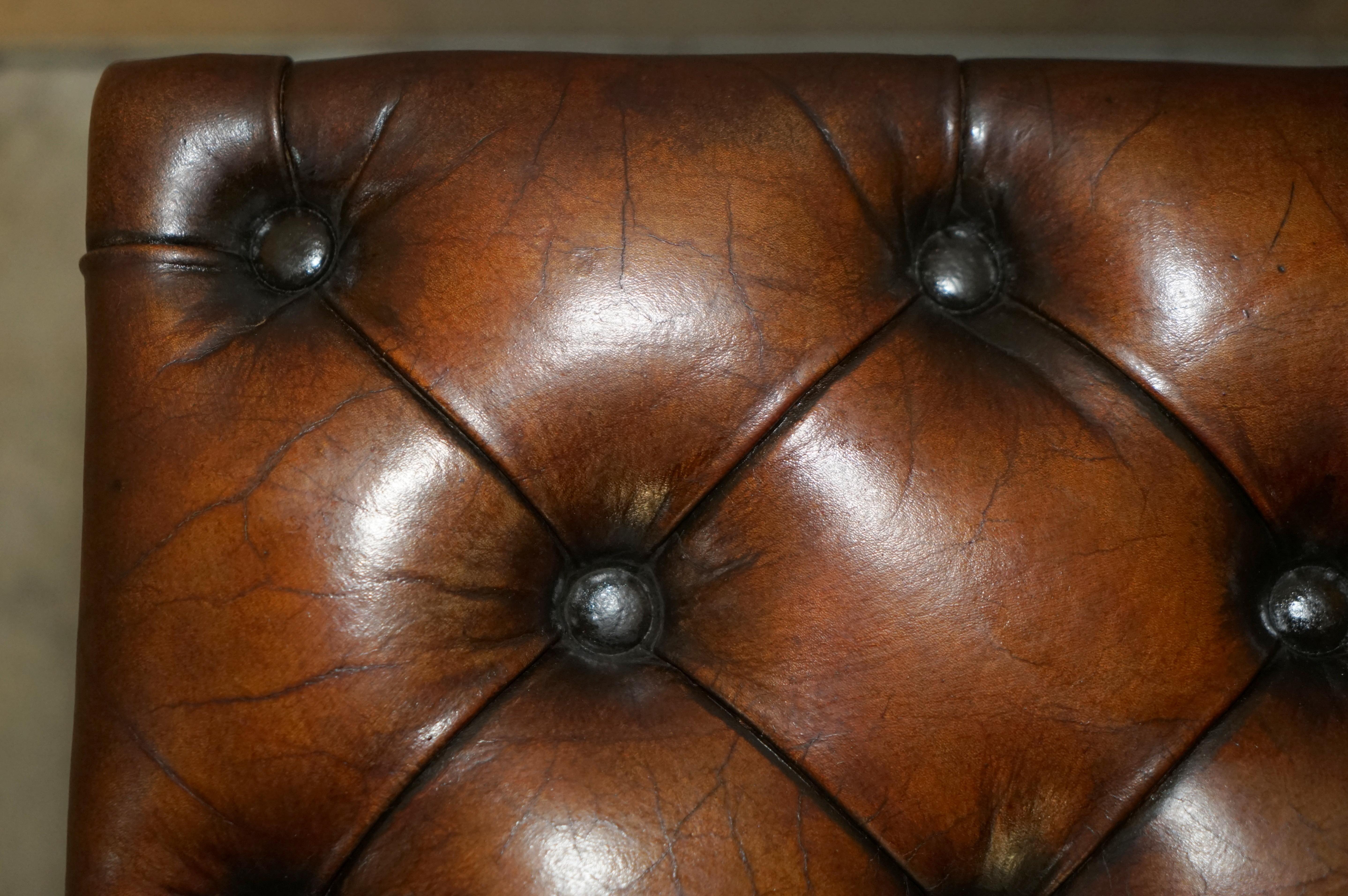 ANTIQUE RESTORED BROWN LEATHER CHESTERFiELD ENGLISH OAK FOOTSTOOL OTTOMAN STOOL im Angebot 4