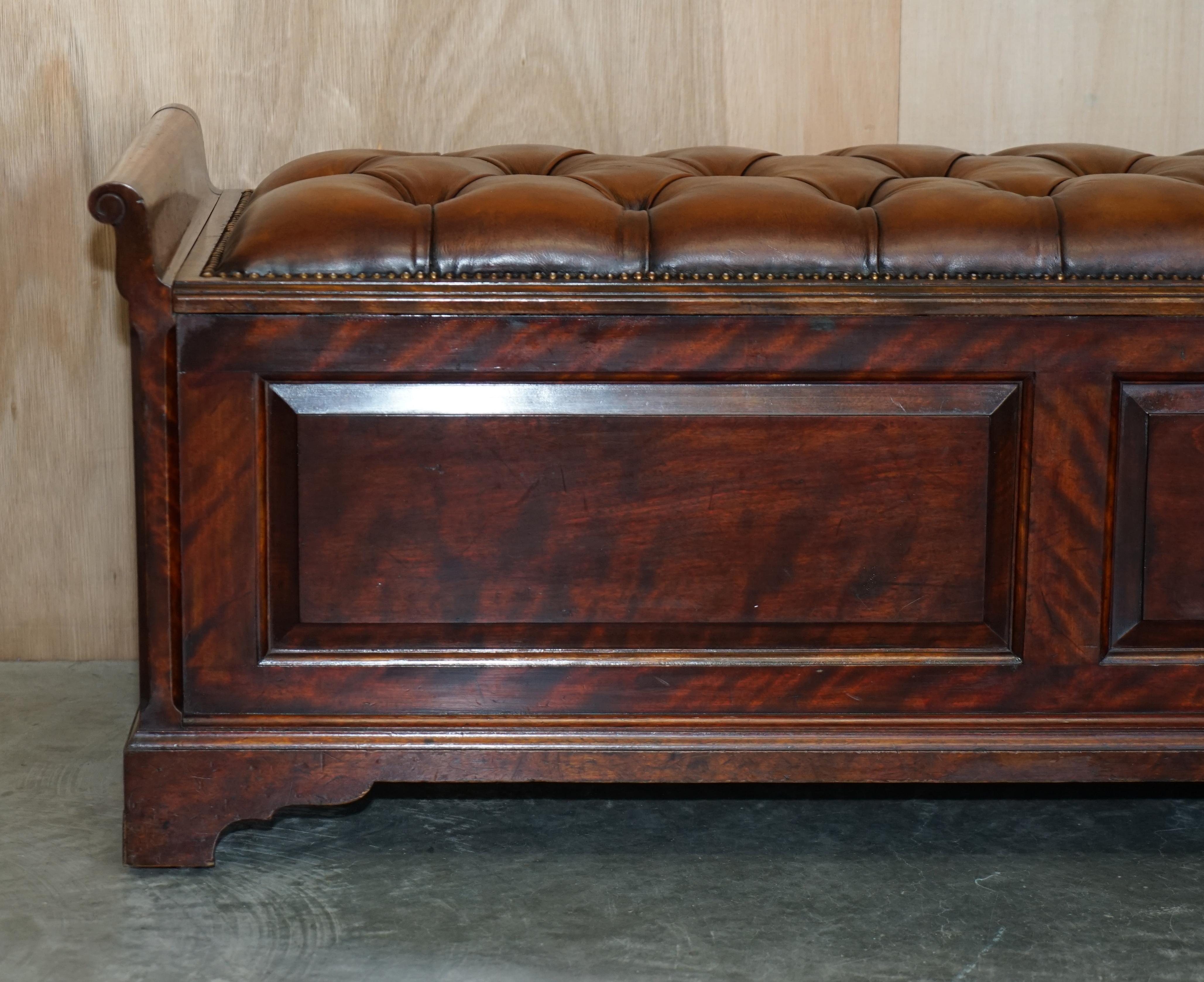 English Antique Restored Brown Leather Chesterfield Flamed Hardwood Hall Bench Ottoman For Sale