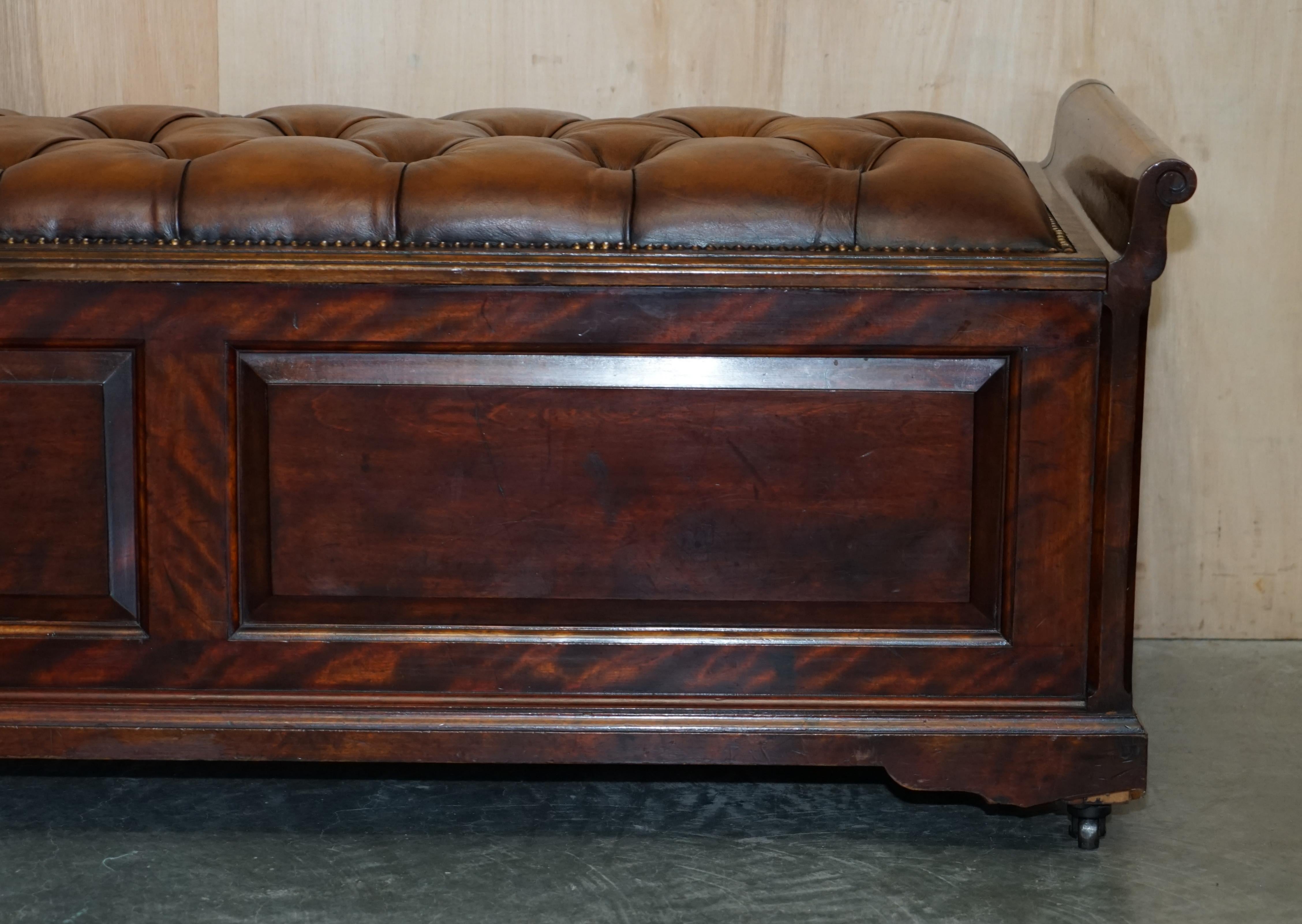 English Antique Restored Brown Leather Chesterfield Flamed Hardwood Hall Bench Ottoman For Sale