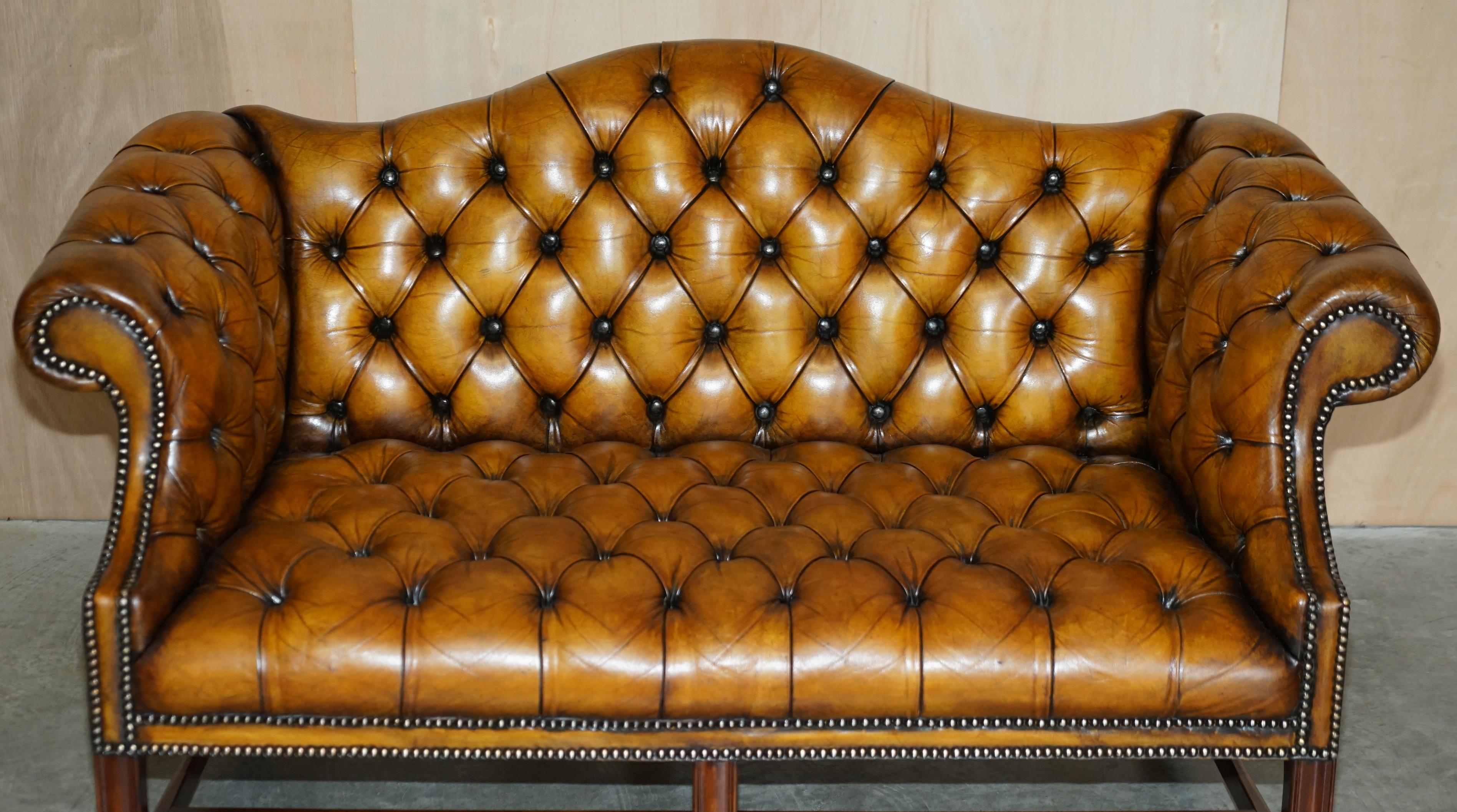 Chesterfield bibliothèque en cuir marron restauré et ancien Fauteuils Canapé Tabouret Suite en vente 5