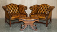 Antike restaurierte braune Leder Chesterfield Bibliothek Sessel Sofa Hocker Suite