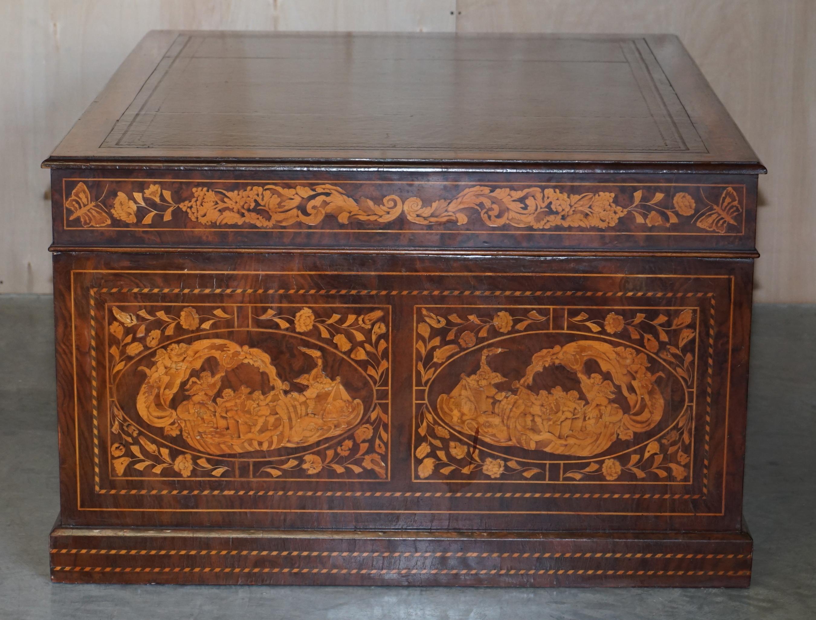 Antiker restaurierter niederländischer Intarsien-Schreibtisch mit zwei Beistelltischen und zwei Partnern im Angebot 2