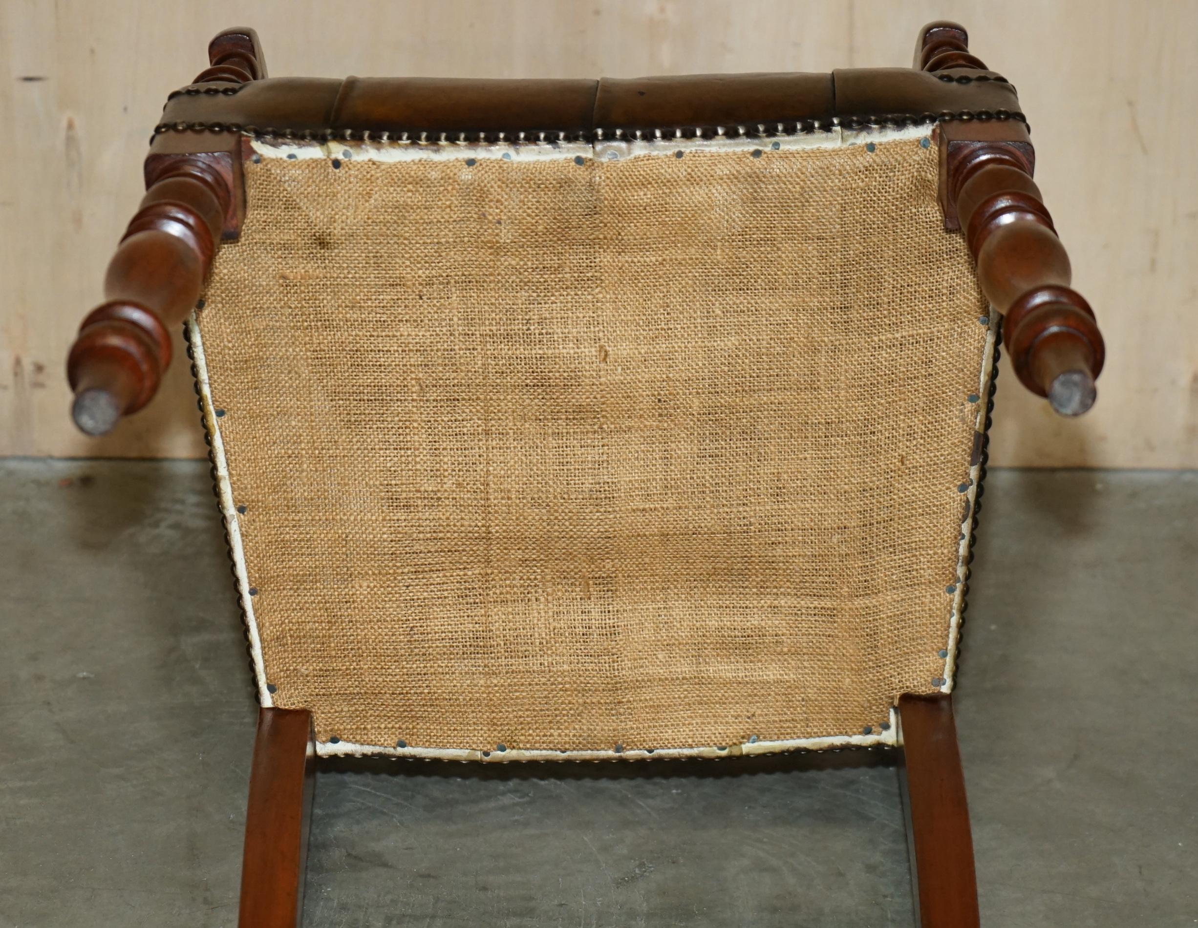 ANTIQUE RESTORED ELM BROWN LEATHER REGENCY CIRCA 1810-1820 CHESTERFIELD ARMCHAiR im Angebot 13