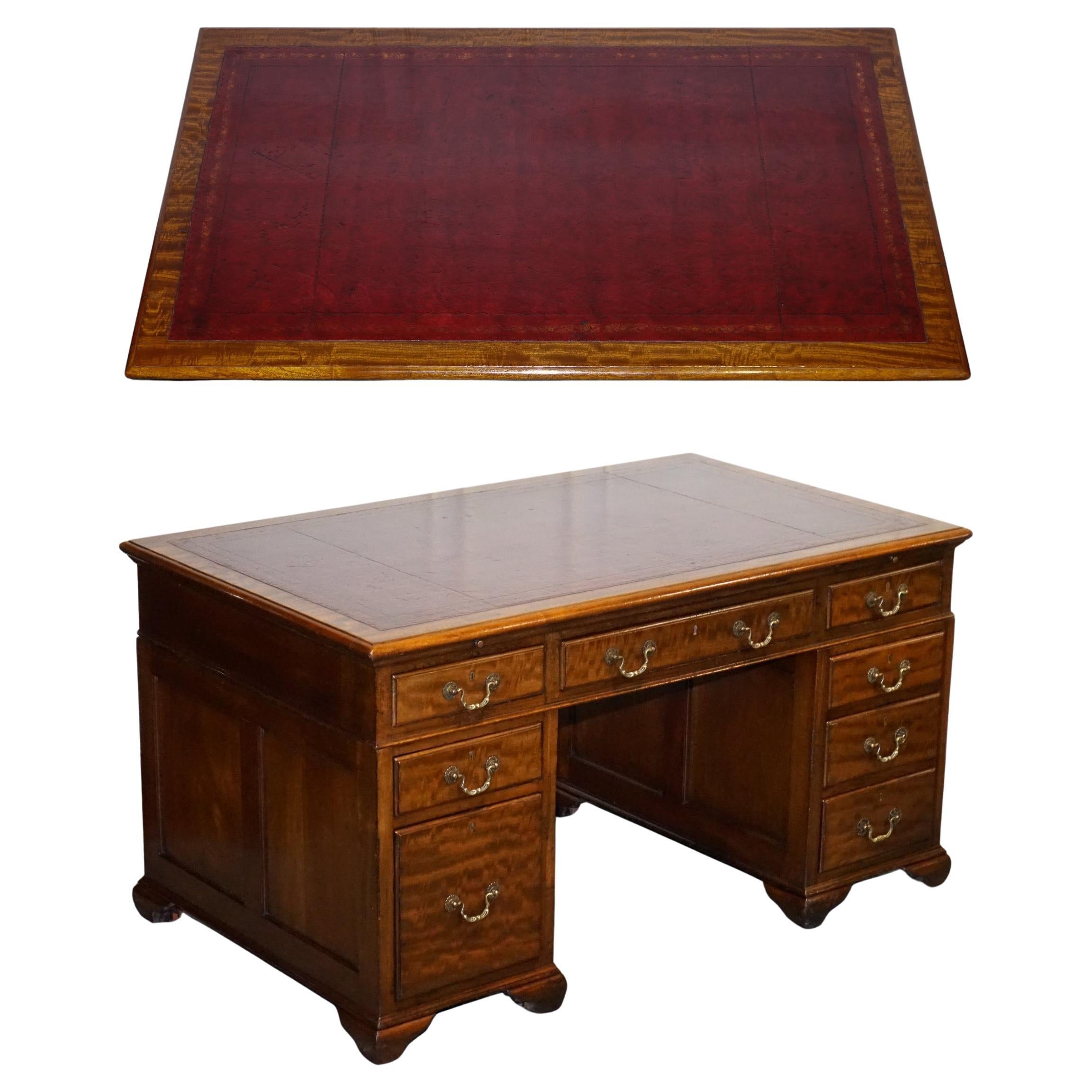 Antico scrittoio restaurato HOBBS
CO LONDON TWiN PEDESTAL TOP IN PELLE ROSSA TINTA A MANO