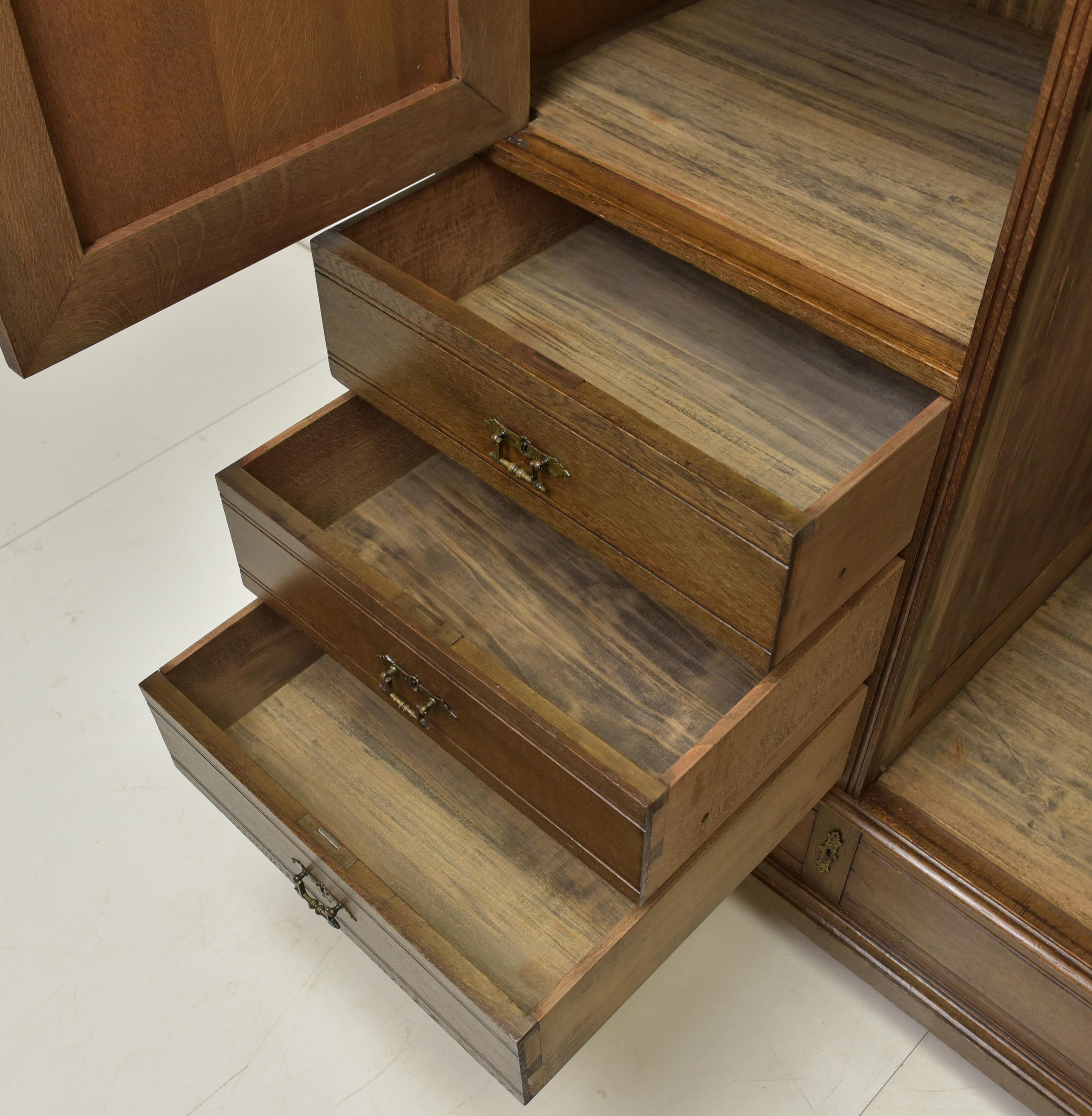 Antiker restaurierter Jugendstil Kleiderschrank um 1910 Eiche massiv Flurschrank (Europäisch)