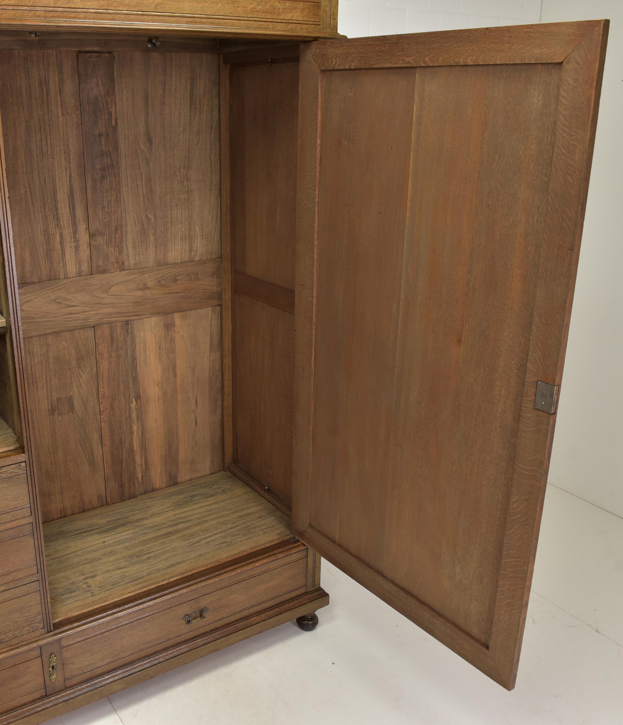 Antiker restaurierter Jugendstil Kleiderschrank um 1910 Eiche massiv Flurschrank im Zustand „Gut“ in Lüdinghausen, DE