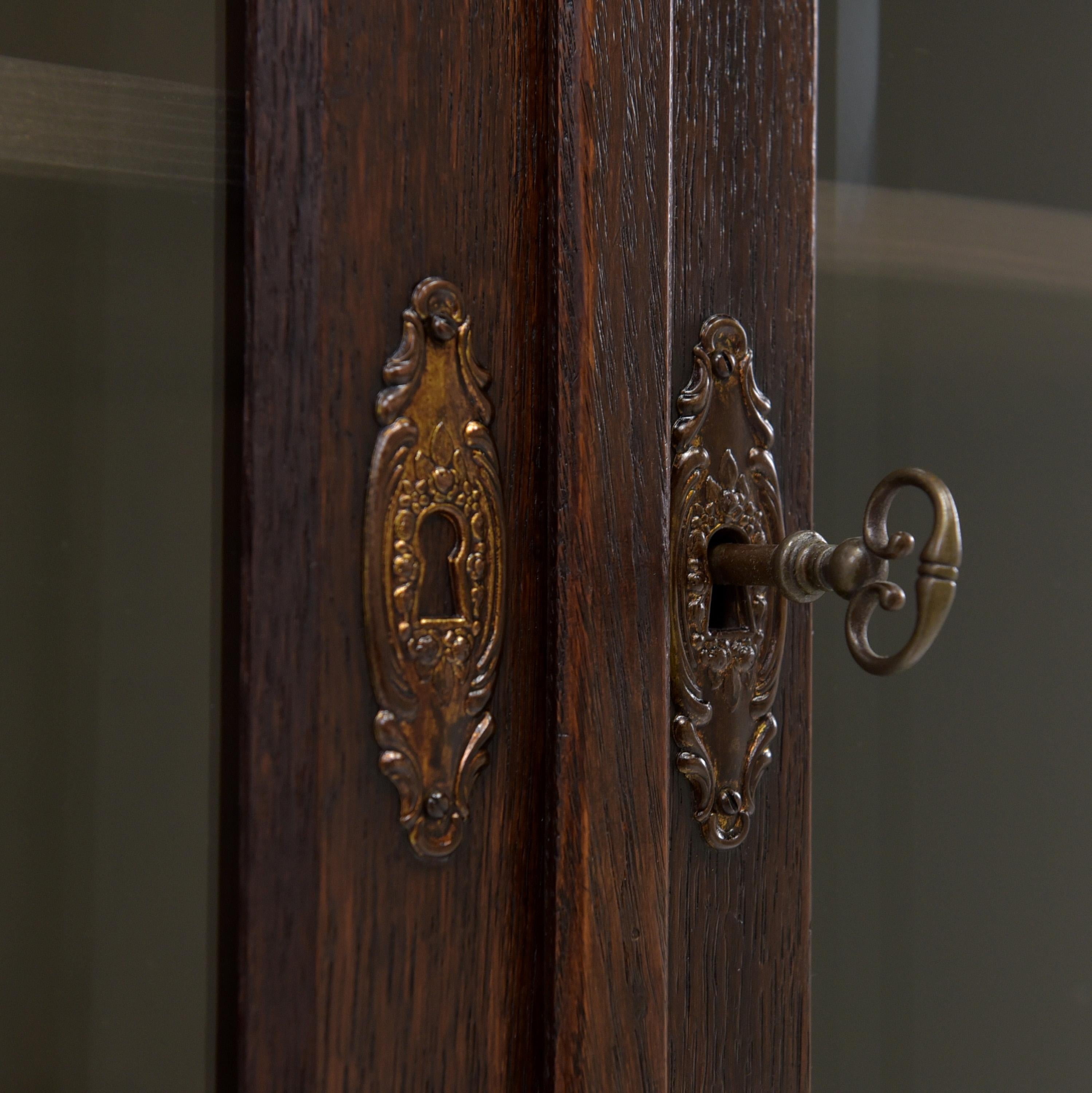 Antique Restored Oak Display Cabinet (Circa 1925) 2