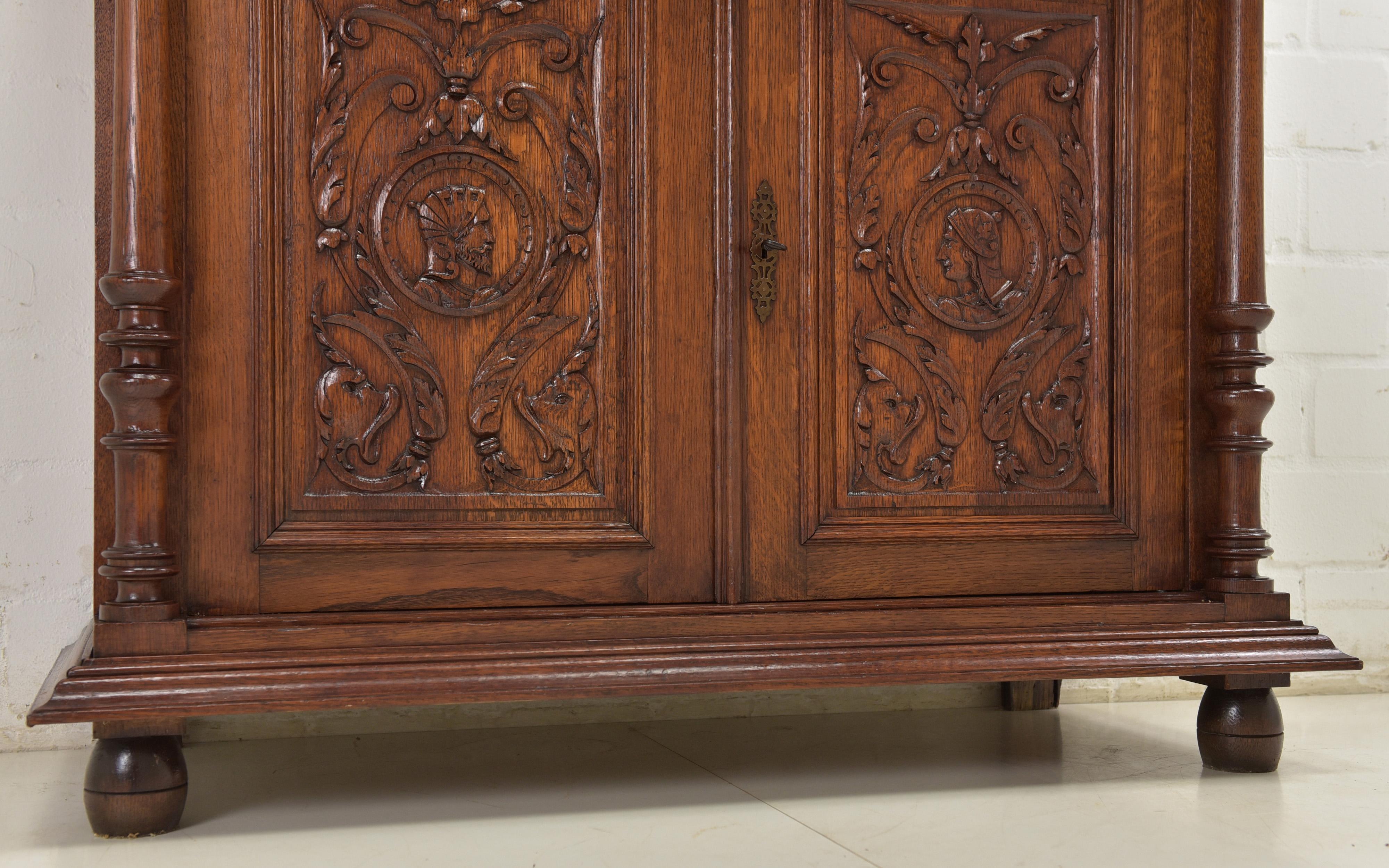 Antikes restauriertes Eichen-Sideboard aus der Gründerzeit (um 1900) 1