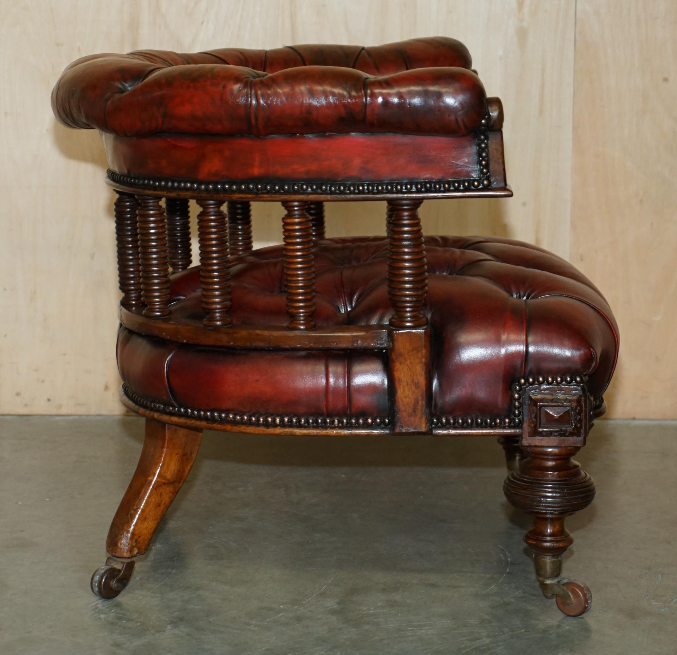 CHAISE DE CAPTAiNS EN CUIR DE CHESTERFIELD D'OXBLOOD RÉALISÉE ANTIQUE DE L'HIBÉRNIAN en vente 6