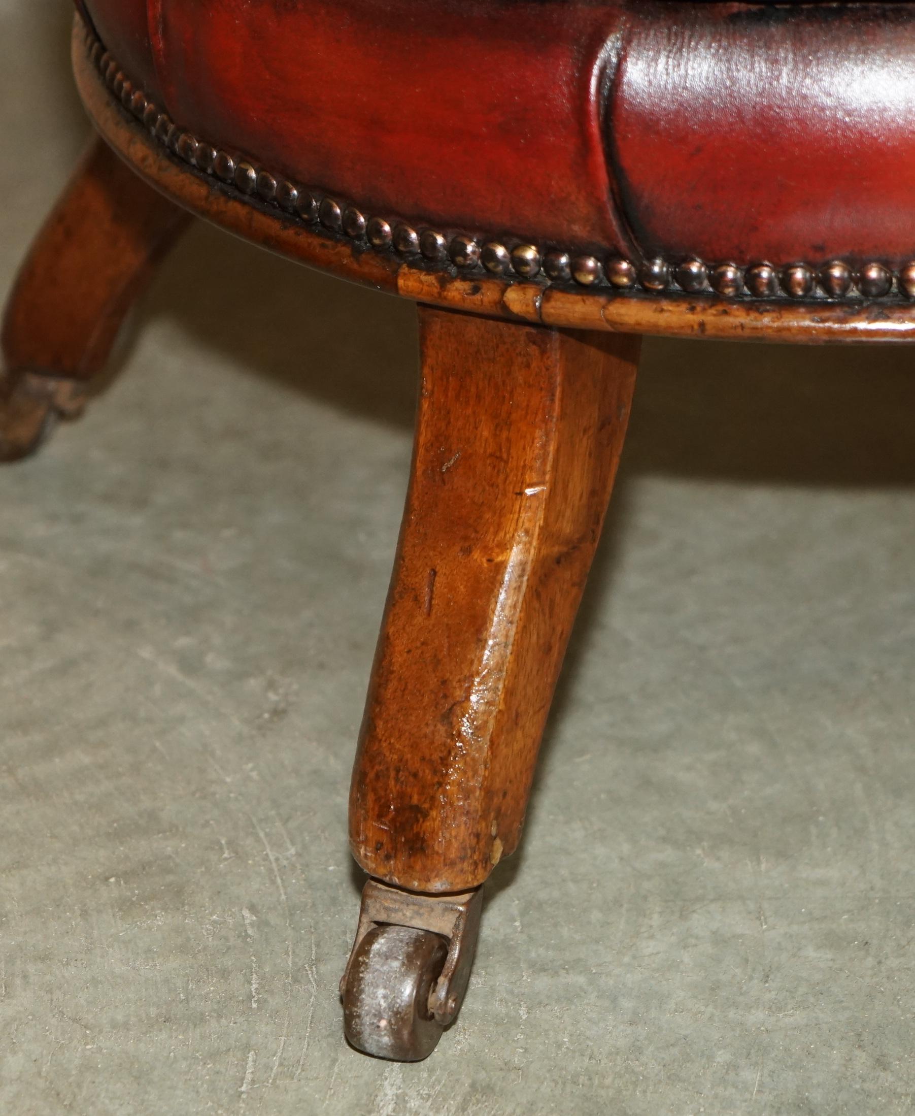 CHAISE DE CAPTAiNS EN CUIR DE CHESTERFIELD D'OXBLOOD RÉALISÉE ANTIQUE DE L'HIBÉRNIAN en vente 8