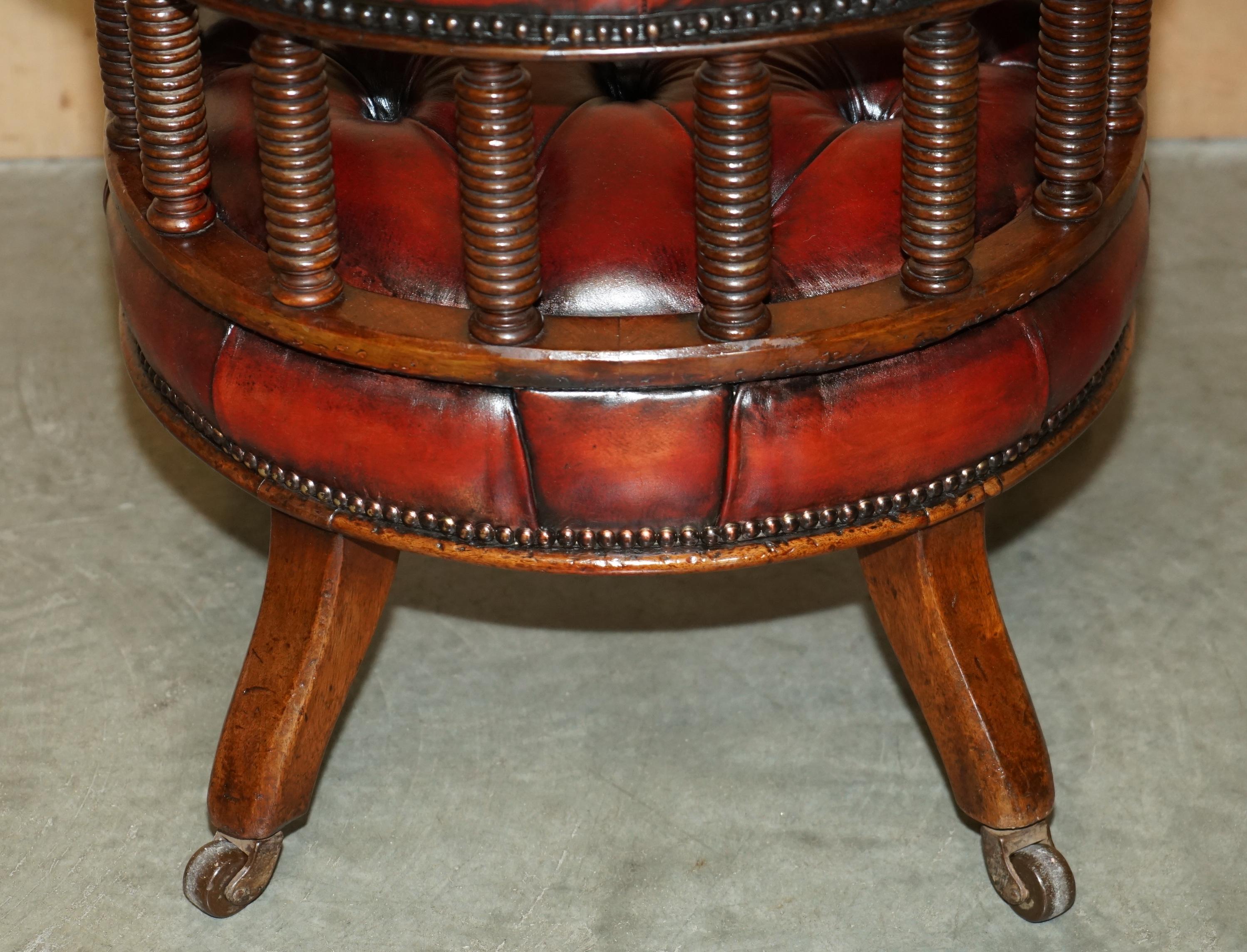 CHAISE DE CAPTAiNS EN CUIR DE CHESTERFIELD D'OXBLOOD RÉALISÉE ANTIQUE DE L'HIBÉRNIAN en vente 10