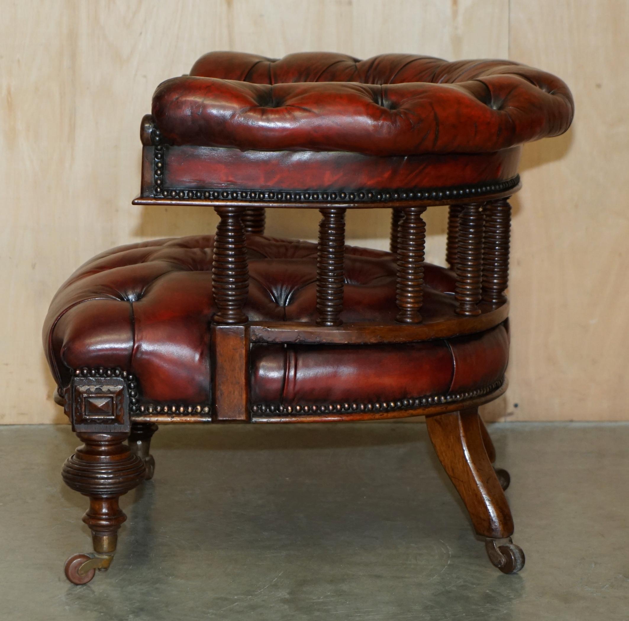 CHAISE DE CAPTAiNS EN CUIR DE CHESTERFIELD D'OXBLOOD RÉALISÉE ANTIQUE DE L'HIBÉRNIAN en vente 11