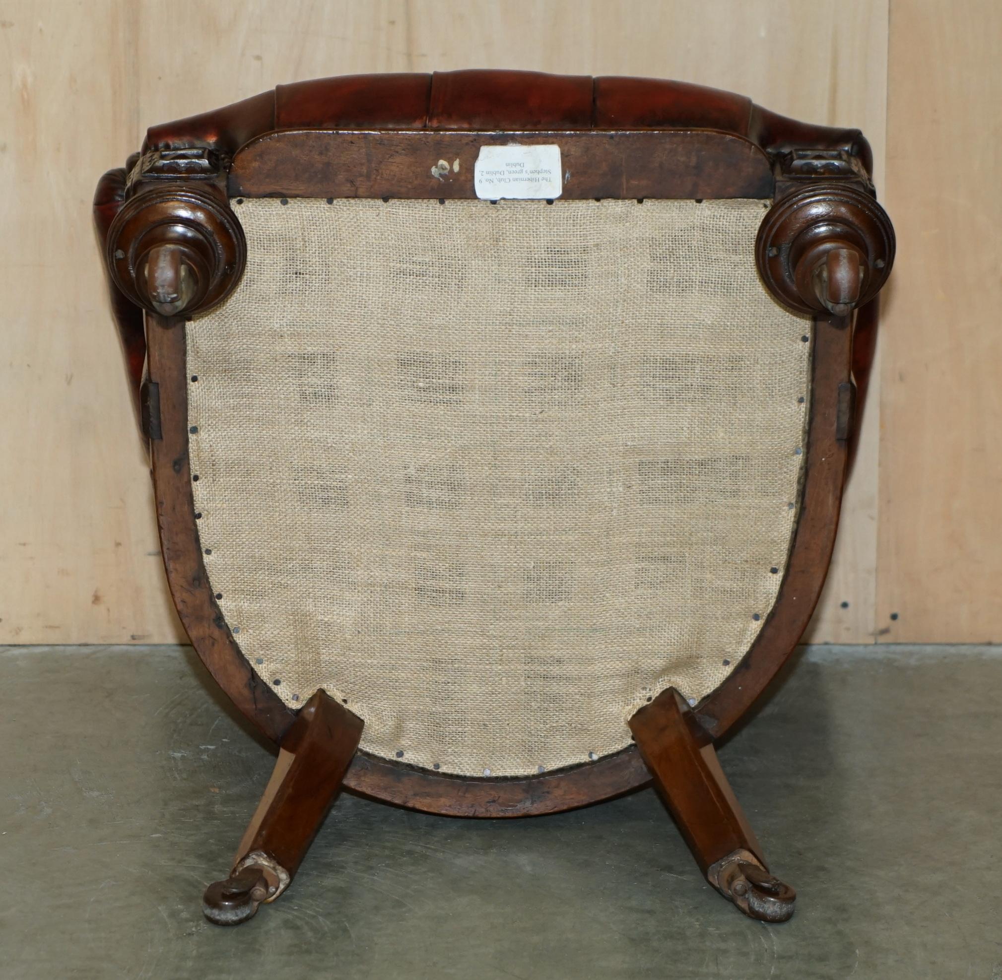 CHAISE DE CAPTAiNS EN CUIR DE CHESTERFIELD D'OXBLOOD RÉALISÉE ANTIQUE DE L'HIBÉRNIAN en vente 12