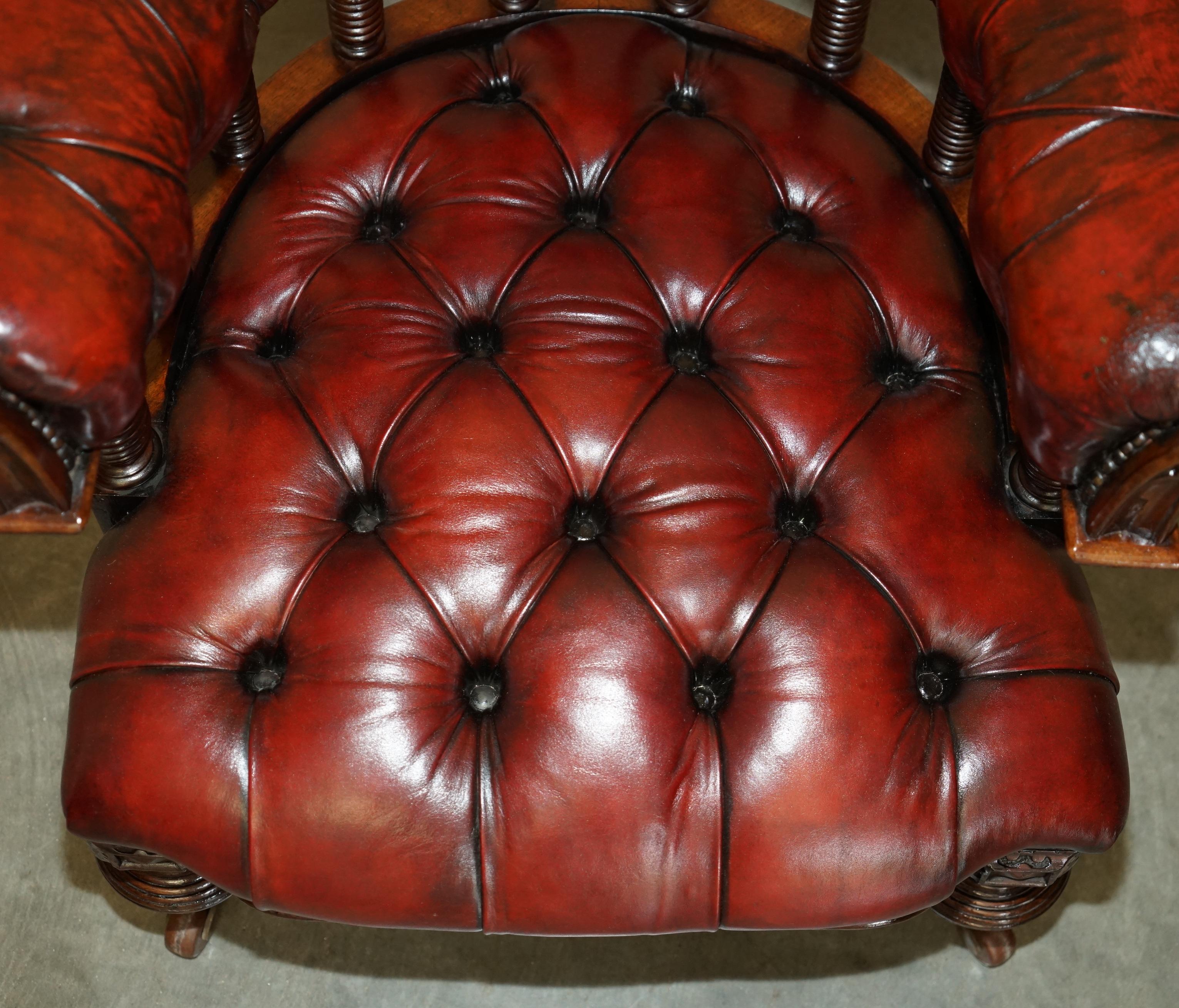 Fait main CHAISE DE CAPTAiNS EN CUIR DE CHESTERFIELD D'OXBLOOD RÉALISÉE ANTIQUE DE L'HIBÉRNIAN en vente