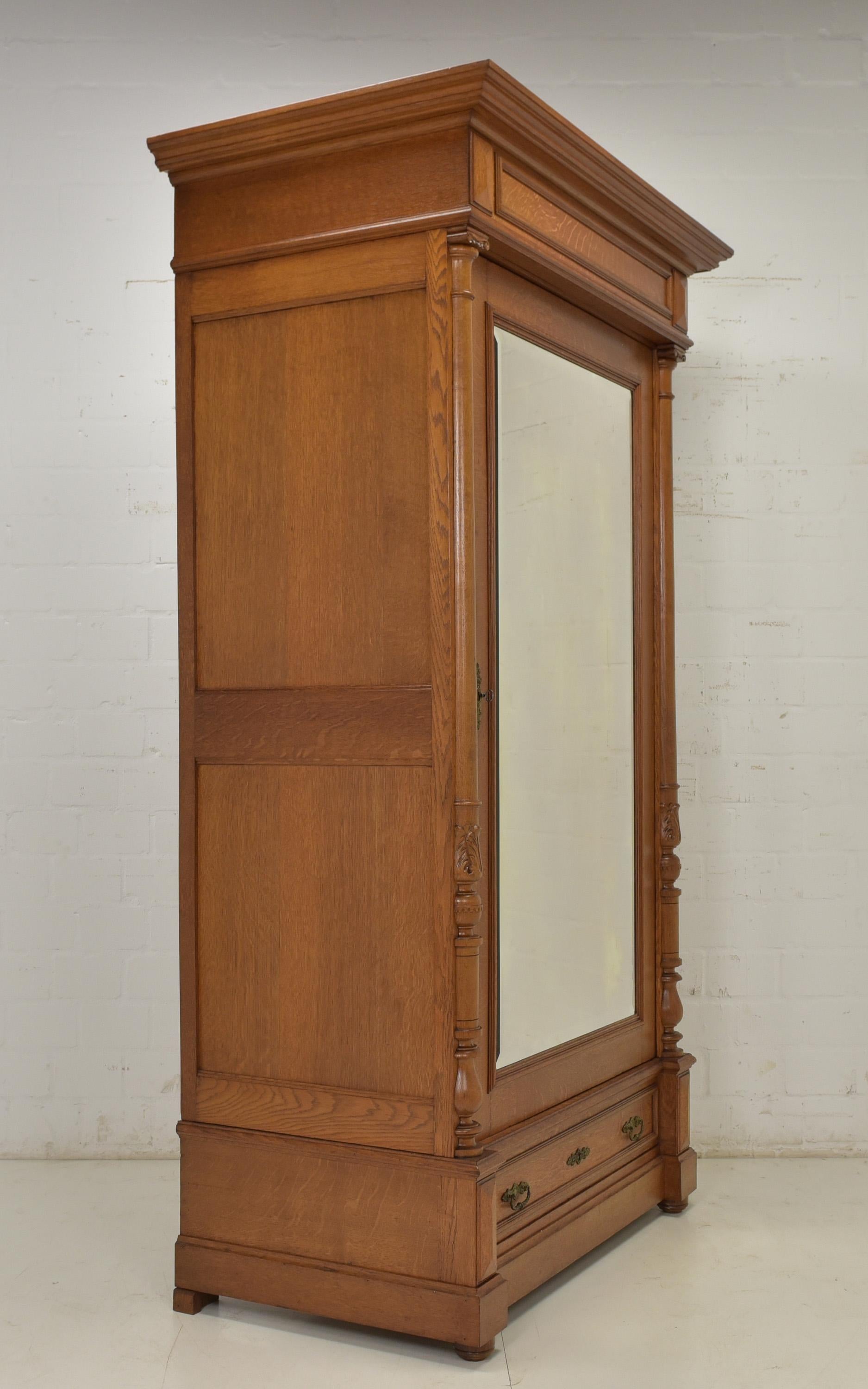 ANTIQUITÉS ! Armoire à une porte en Oak restaurée de l'époque Gründerzeit en vente 3
