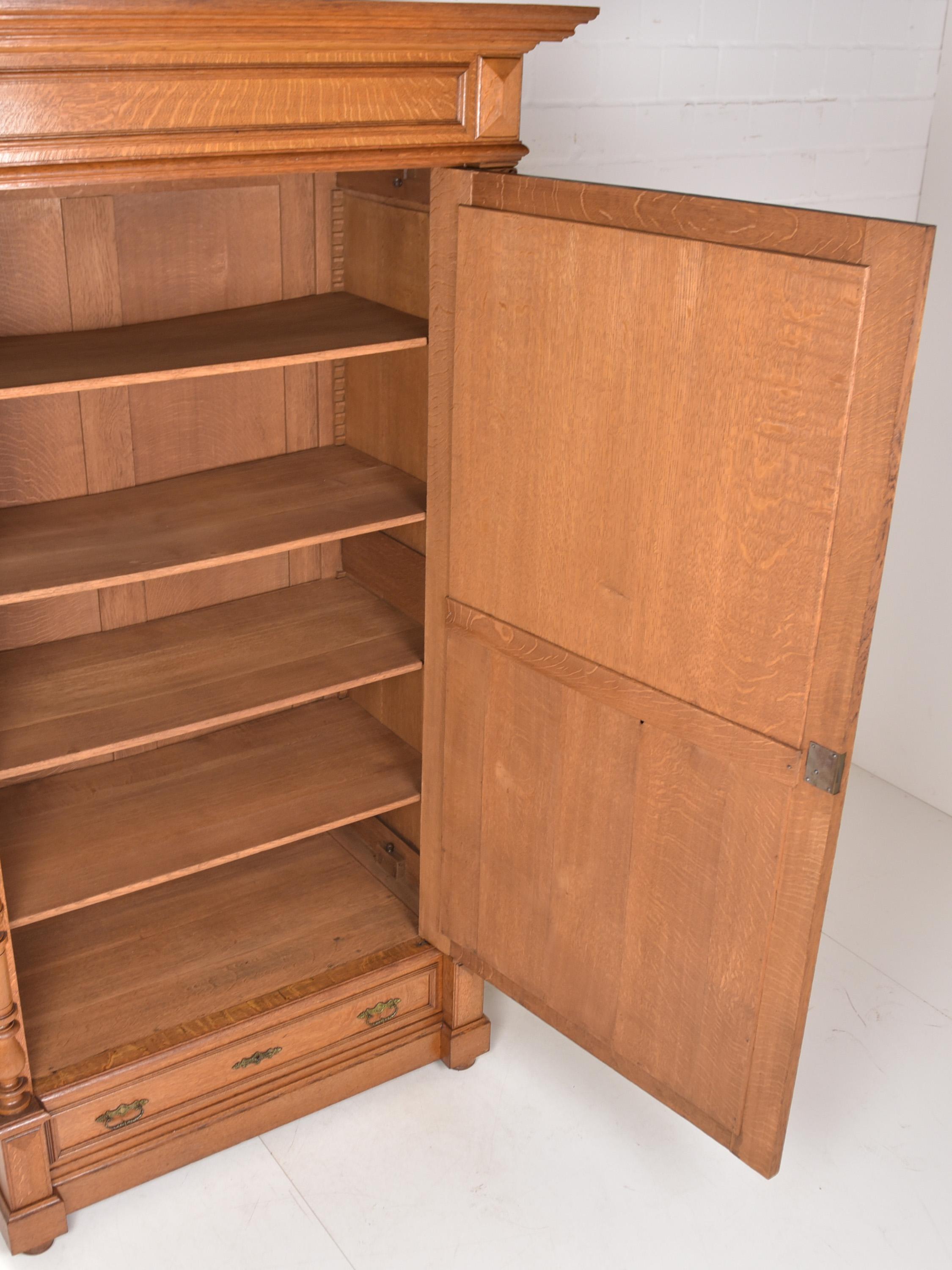 Européen ANTIQUITÉS ! Armoire à une porte en Oak restaurée de l'époque Gründerzeit en vente
