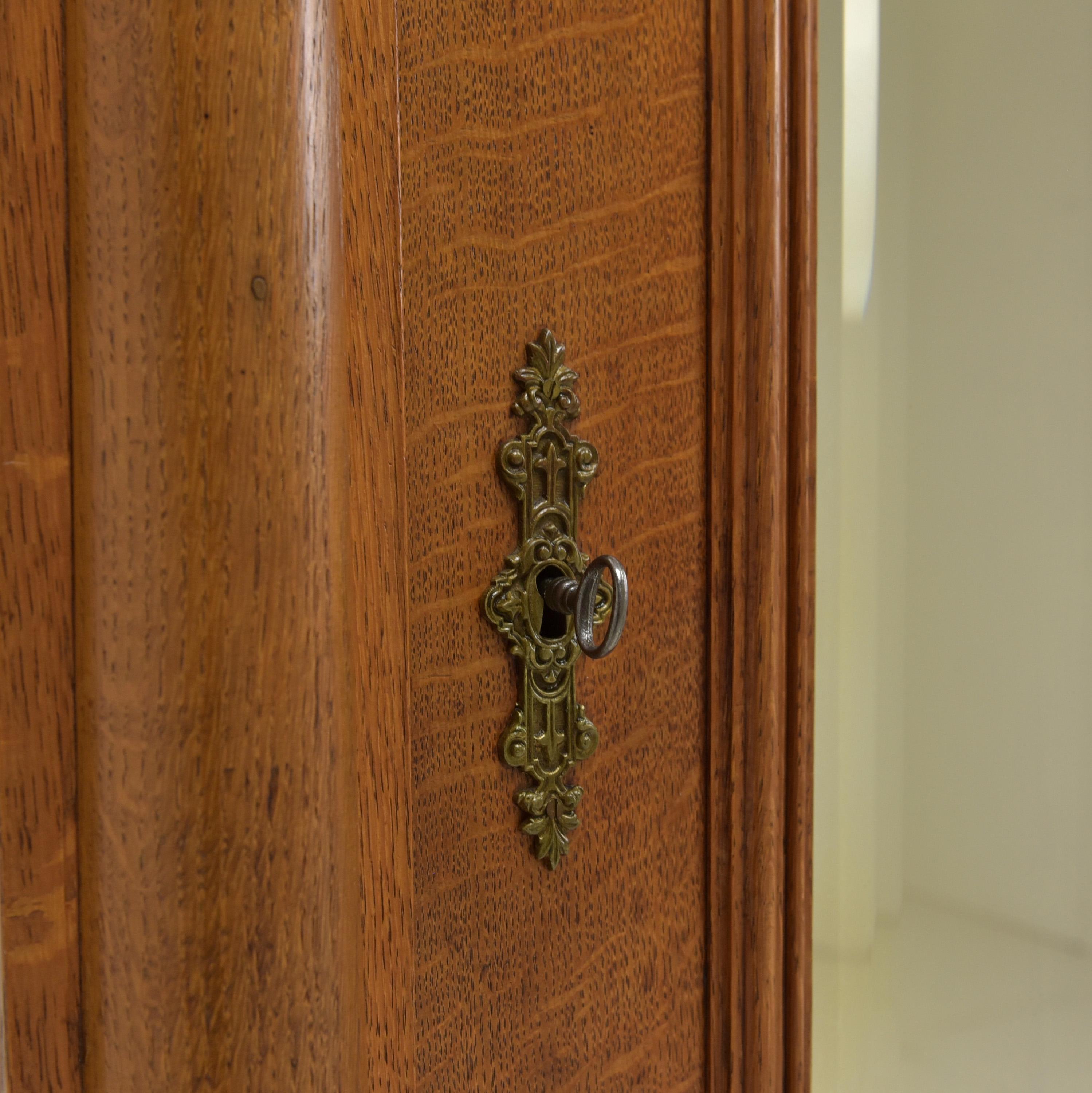Miroir ANTIQUITÉS ! Armoire à une porte en Oak restaurée de l'époque Gründerzeit en vente