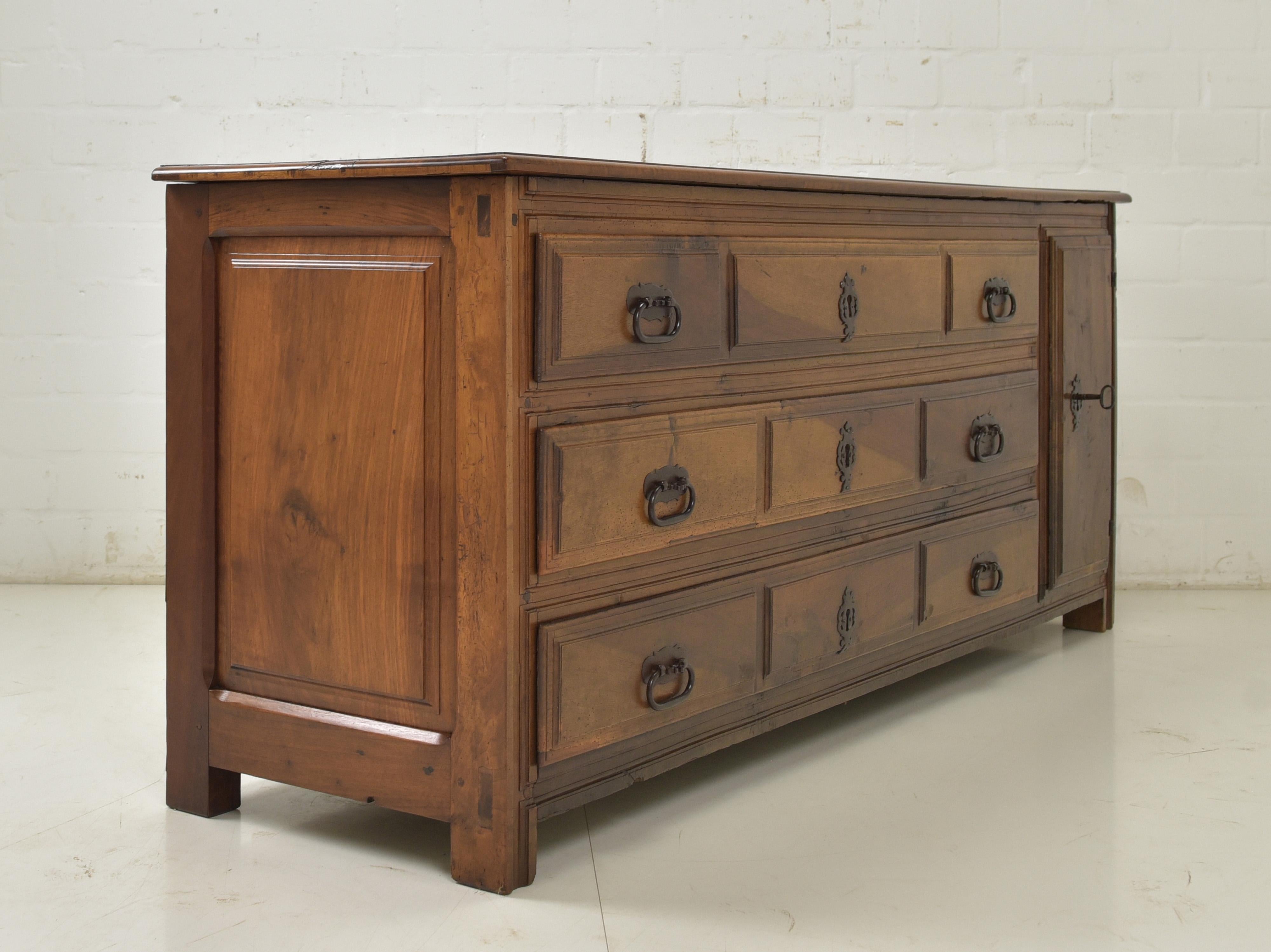 Antique Restored Spanish Lowboard (circa 1740) in Solid Walnut For Sale 6