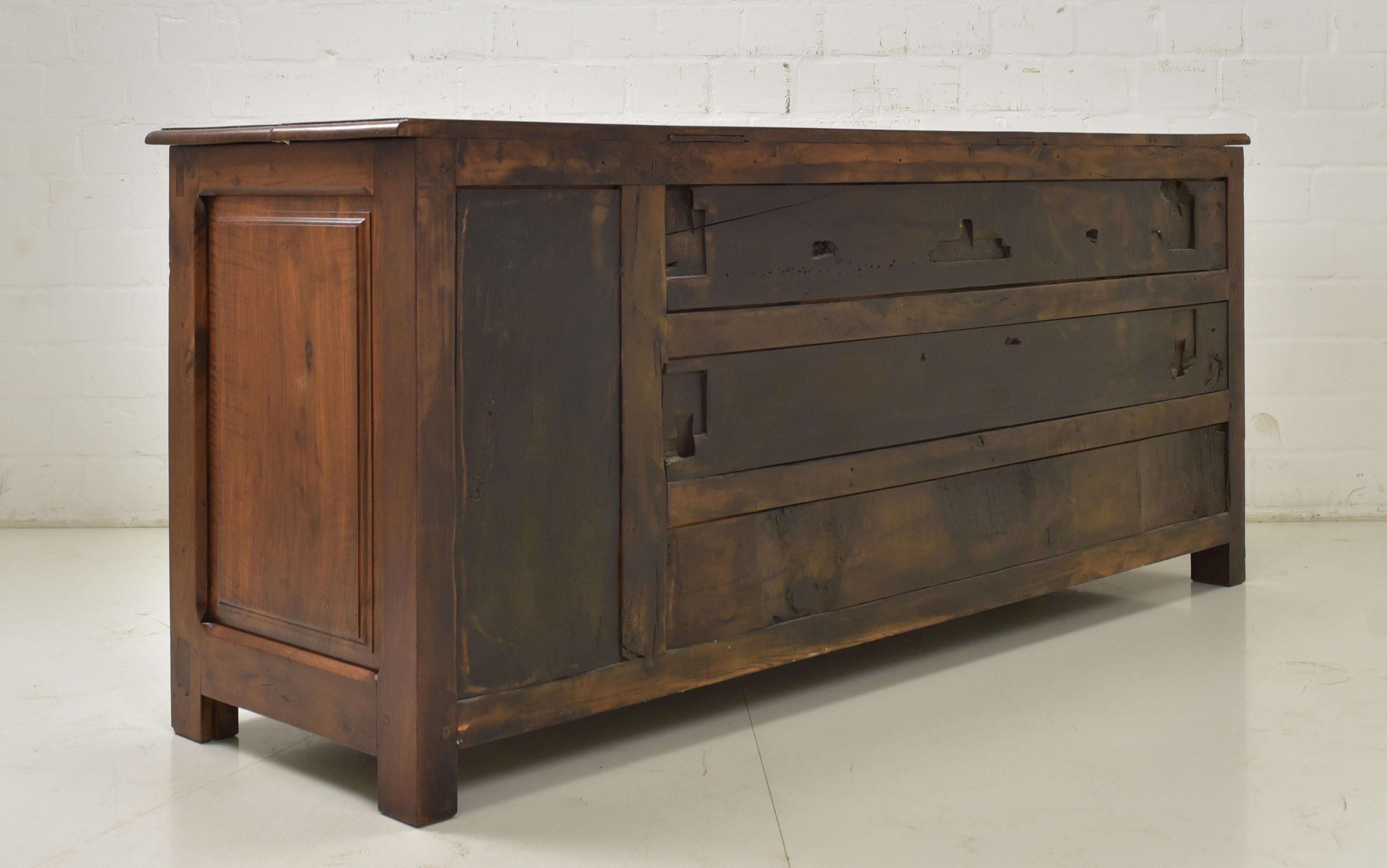 Antique Restored Spanish Lowboard (circa 1740) in Solid Walnut For Sale 7