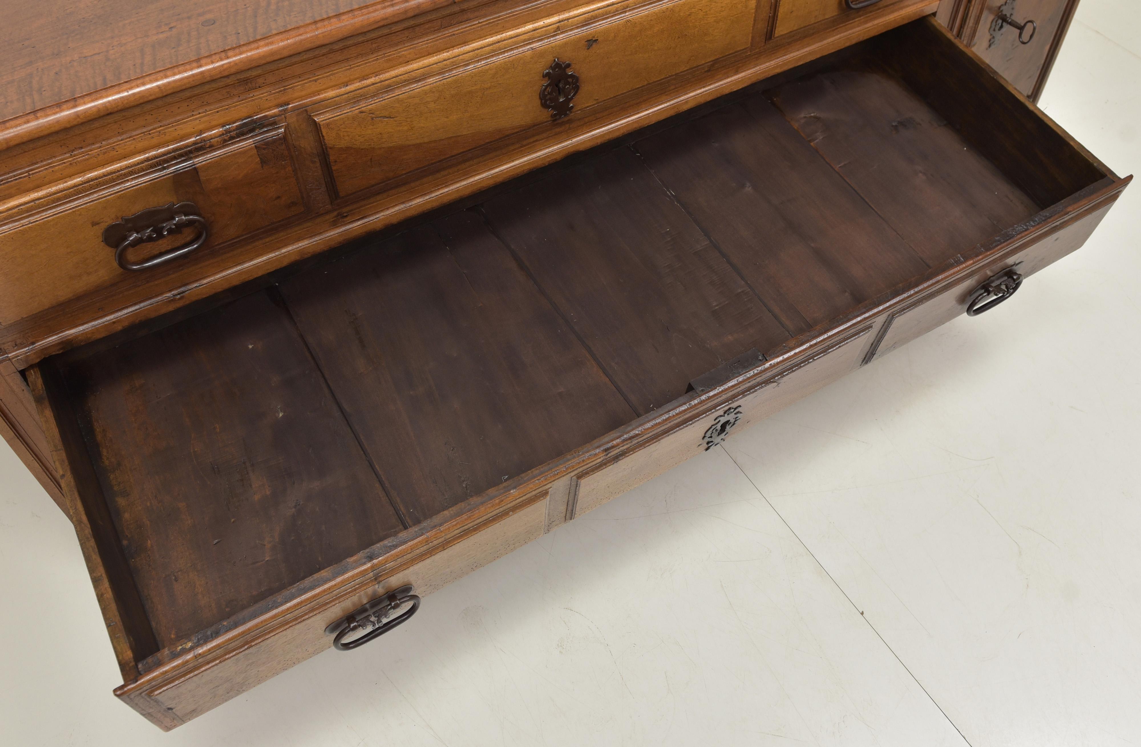 Antique Restored Spanish Lowboard (circa 1740) in Solid Walnut For Sale 2