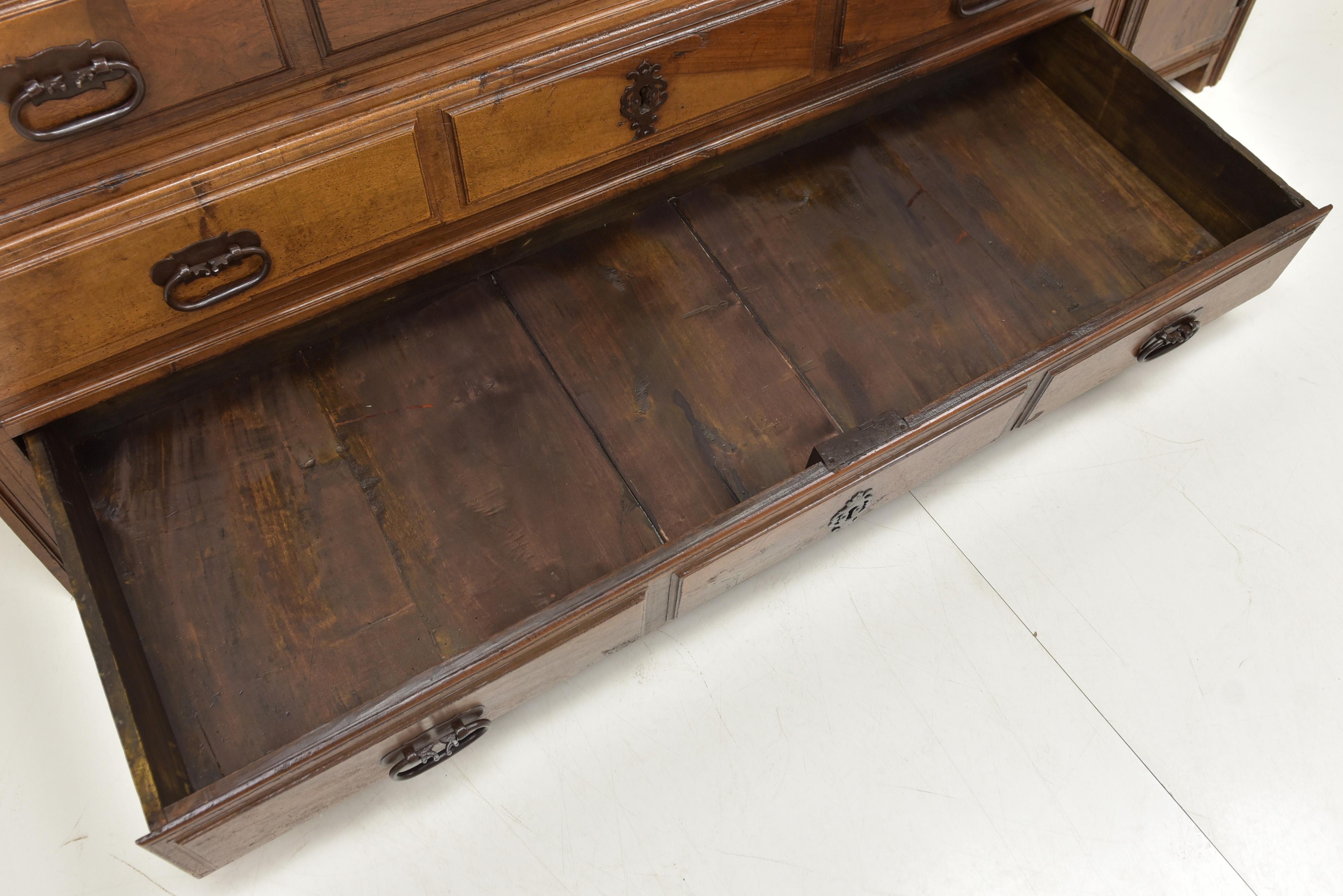 Antique Restored Spanish Lowboard (circa 1740) in Solid Walnut For Sale 3