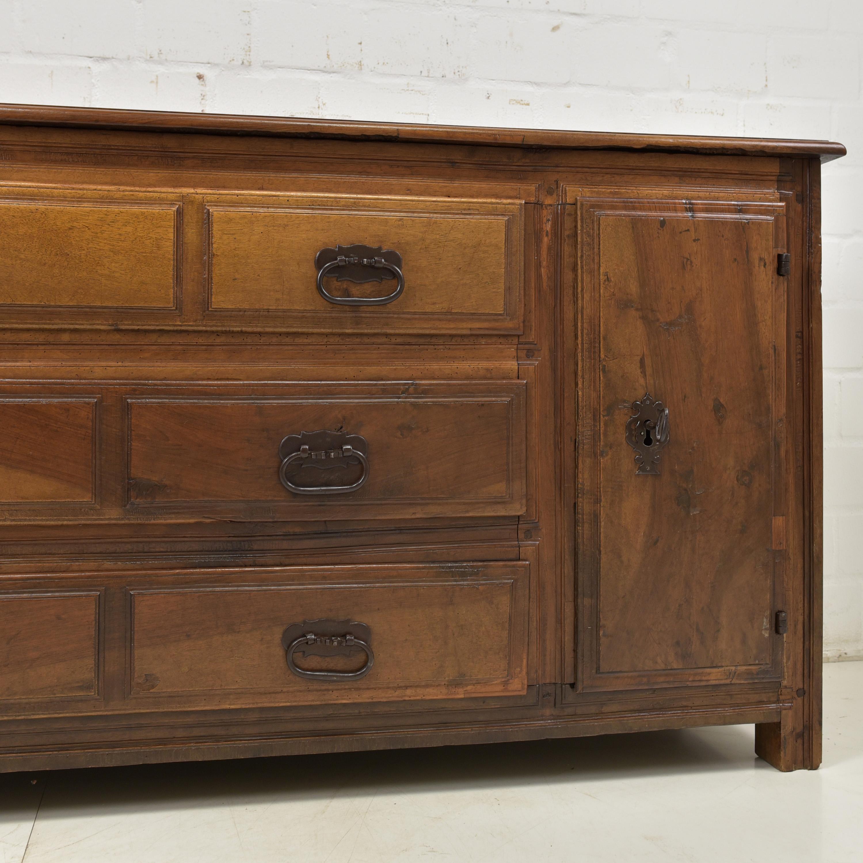 Antique Restored Spanish Lowboard (circa 1740) in Solid Walnut For Sale 5