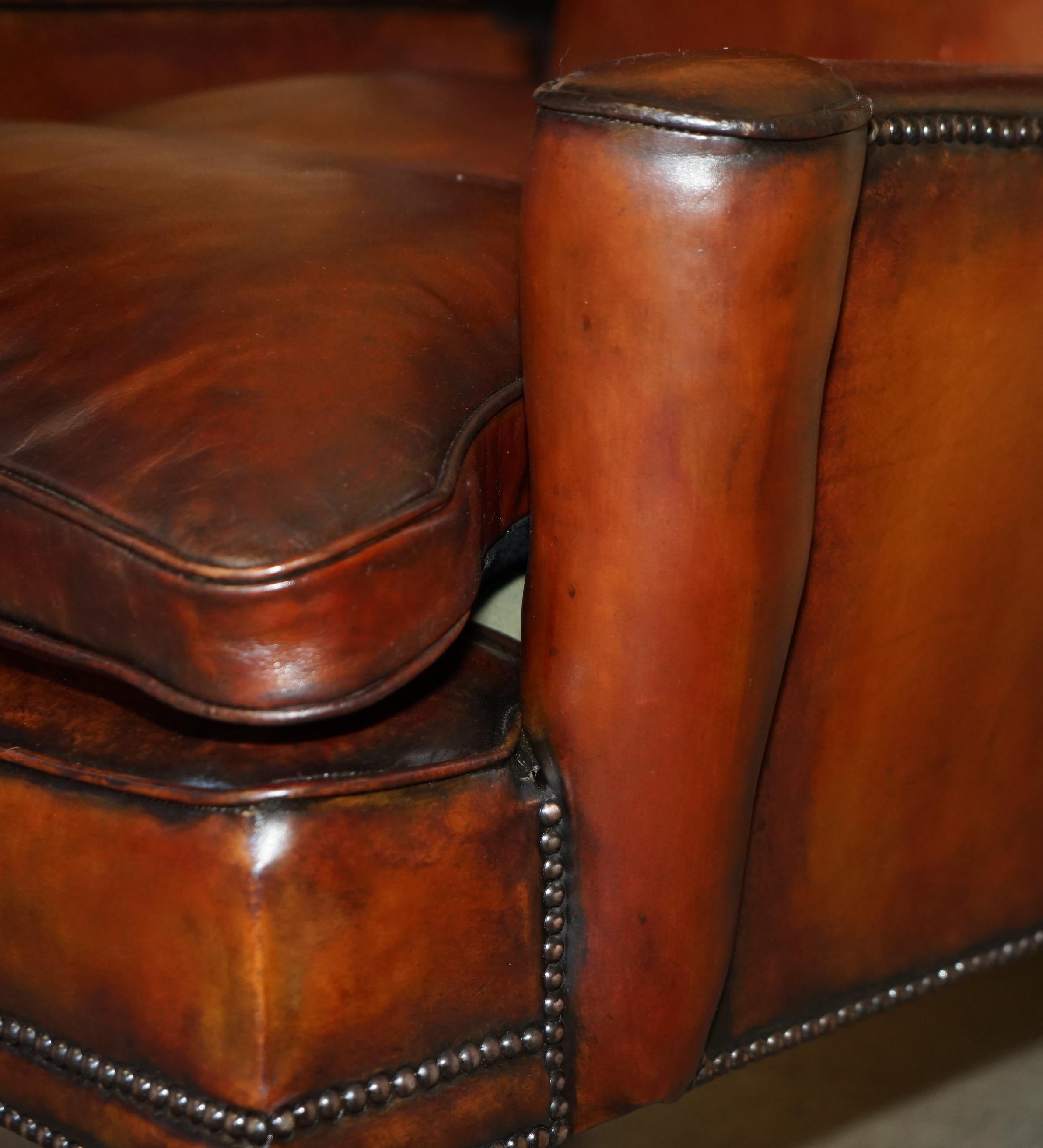 ANTIQUE RESTORED ViCTORIAN PERIOD CIRCA 1880 WINGBACK BROWN LEATHER ARMCHAIR en vente 3