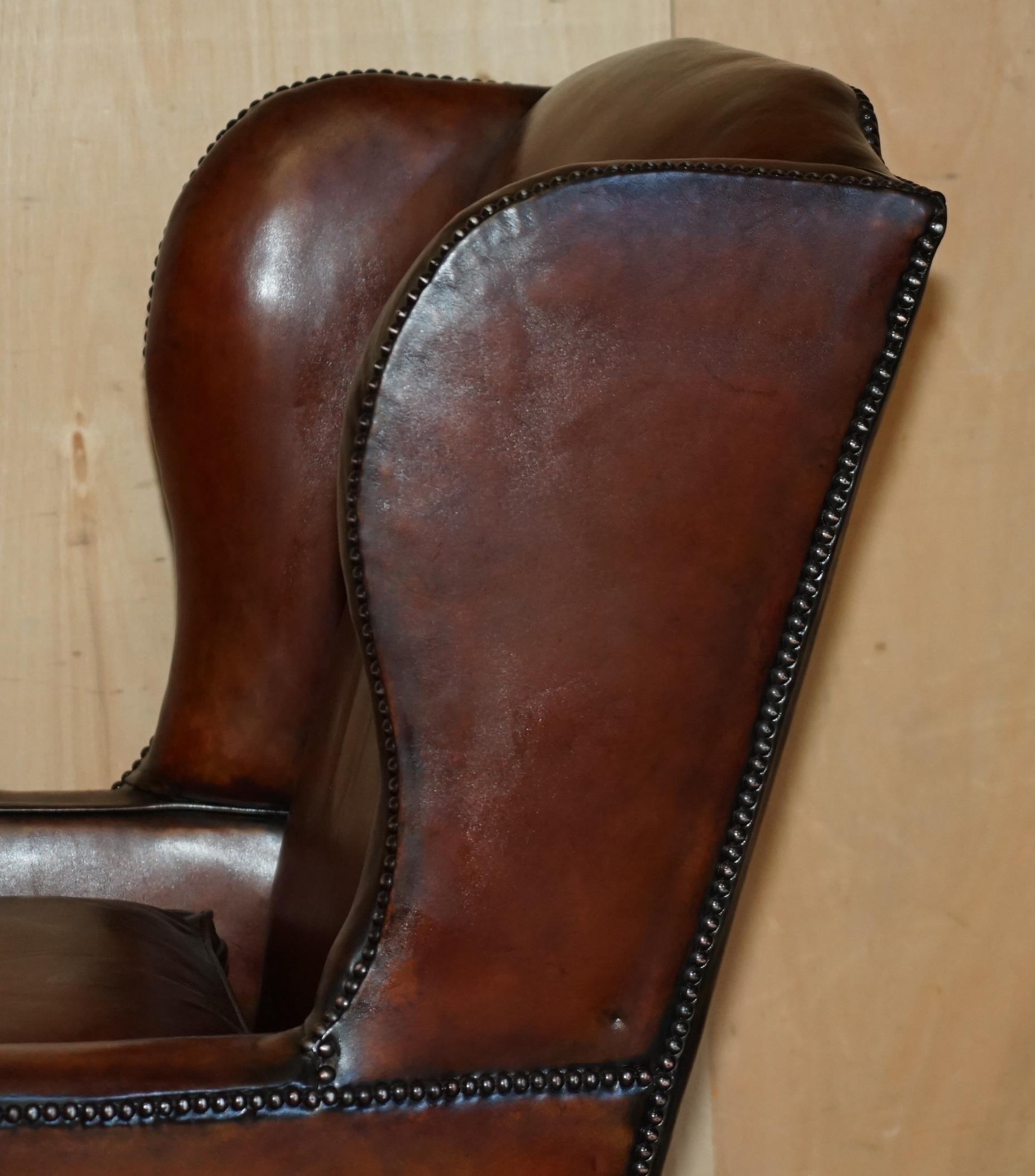 ANTIQUE RESTORED ViCTORIAN PERIOD CIRCA 1880 WINGBACK BROWN LEATHER ARMCHAIR en vente 11