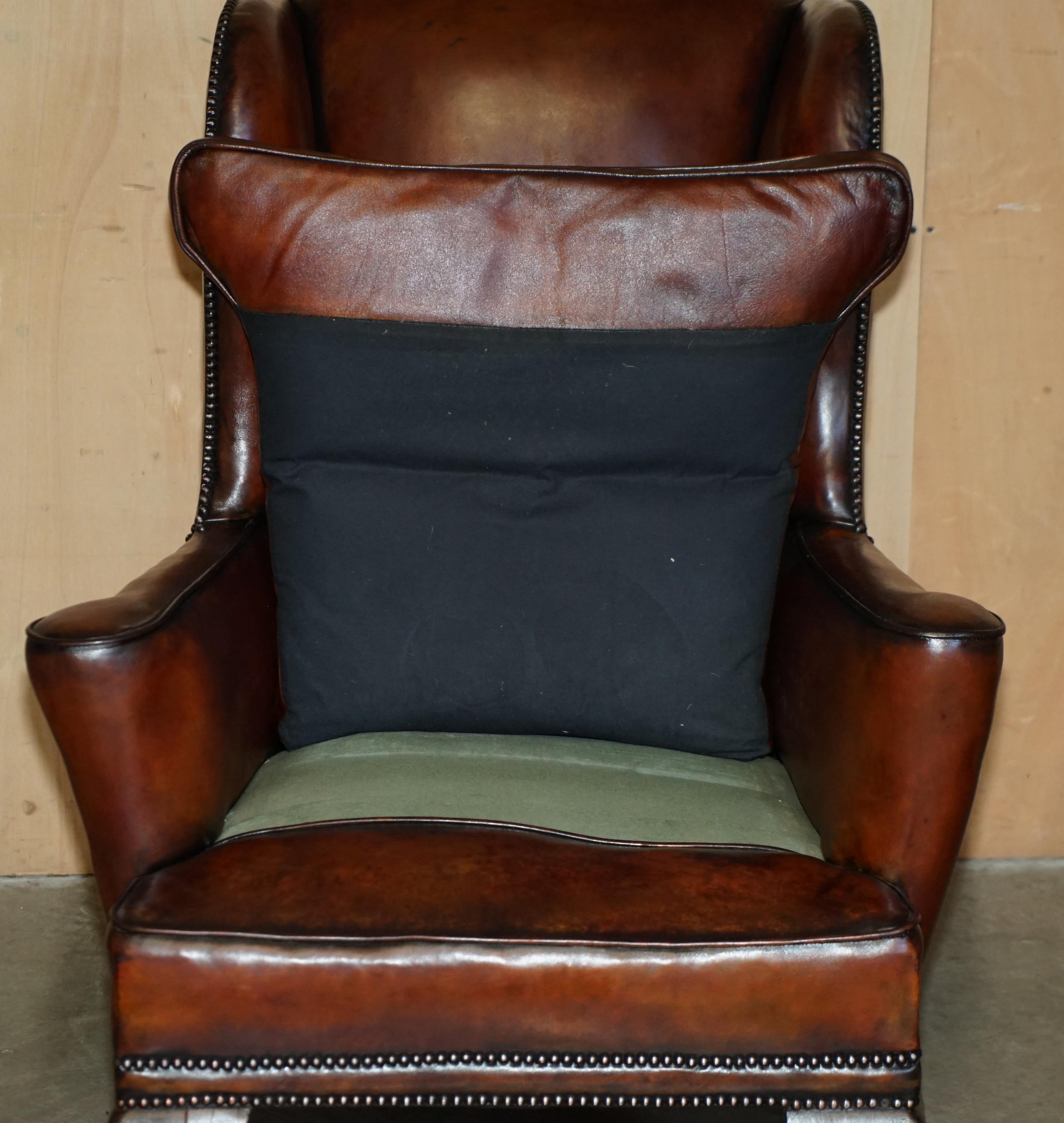 ANTIQUE RESTORED ViCTORIAN PERIOD CIRCA 1880 WINGBACK BROWN LEATHER ARMCHAIR en vente 12