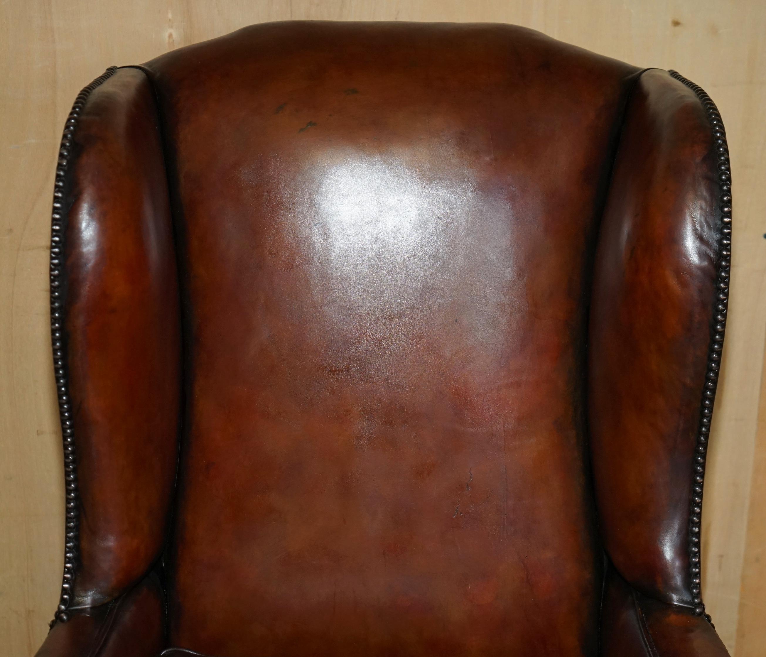 Anglais ANTIQUE RESTORED ViCTORIAN PERIOD CIRCA 1880 WINGBACK BROWN LEATHER ARMCHAIR en vente