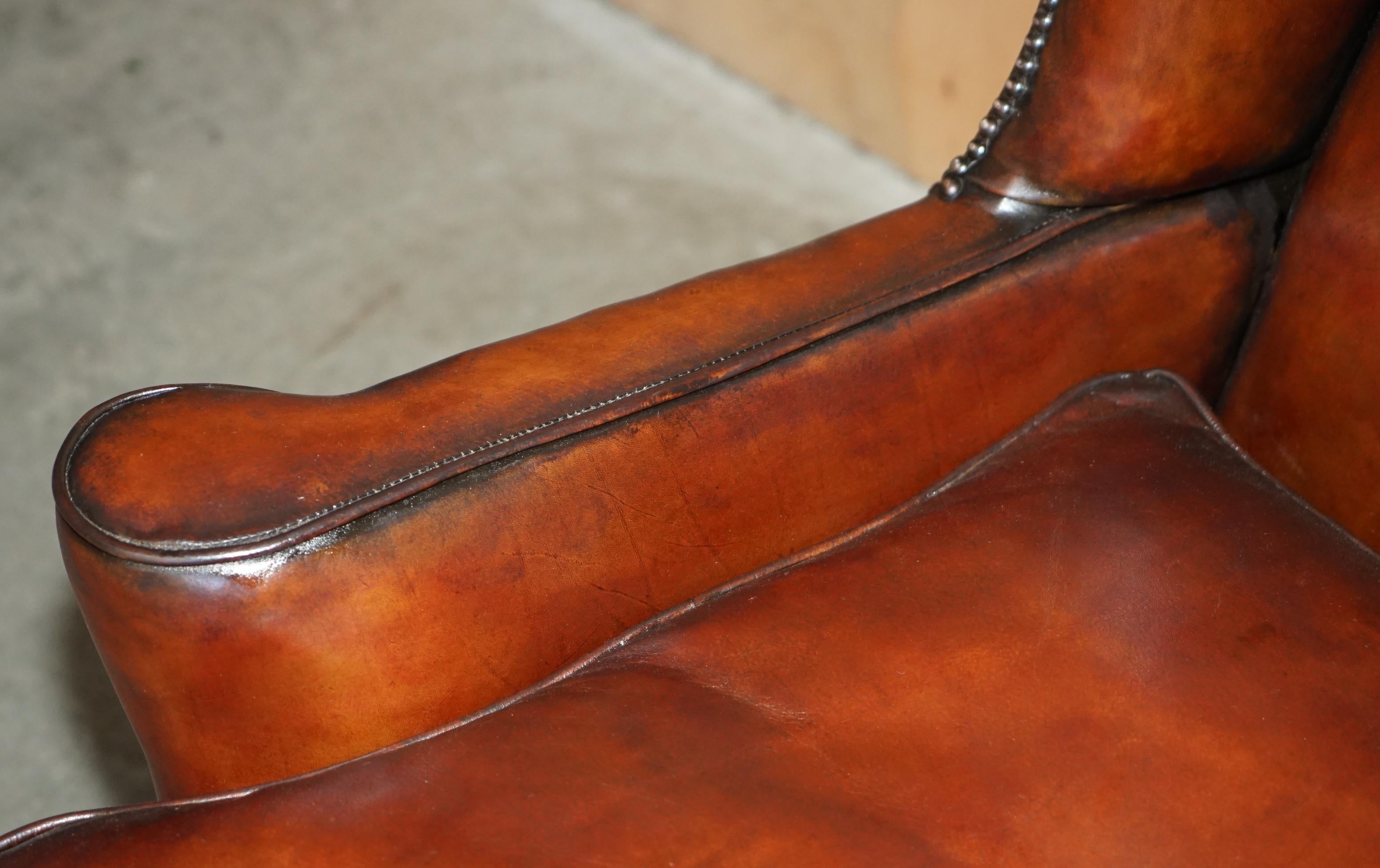 Cuir ANTIQUE RESTORED ViCTORIAN PERIOD CIRCA 1880 WINGBACK BROWN LEATHER ARMCHAIR en vente