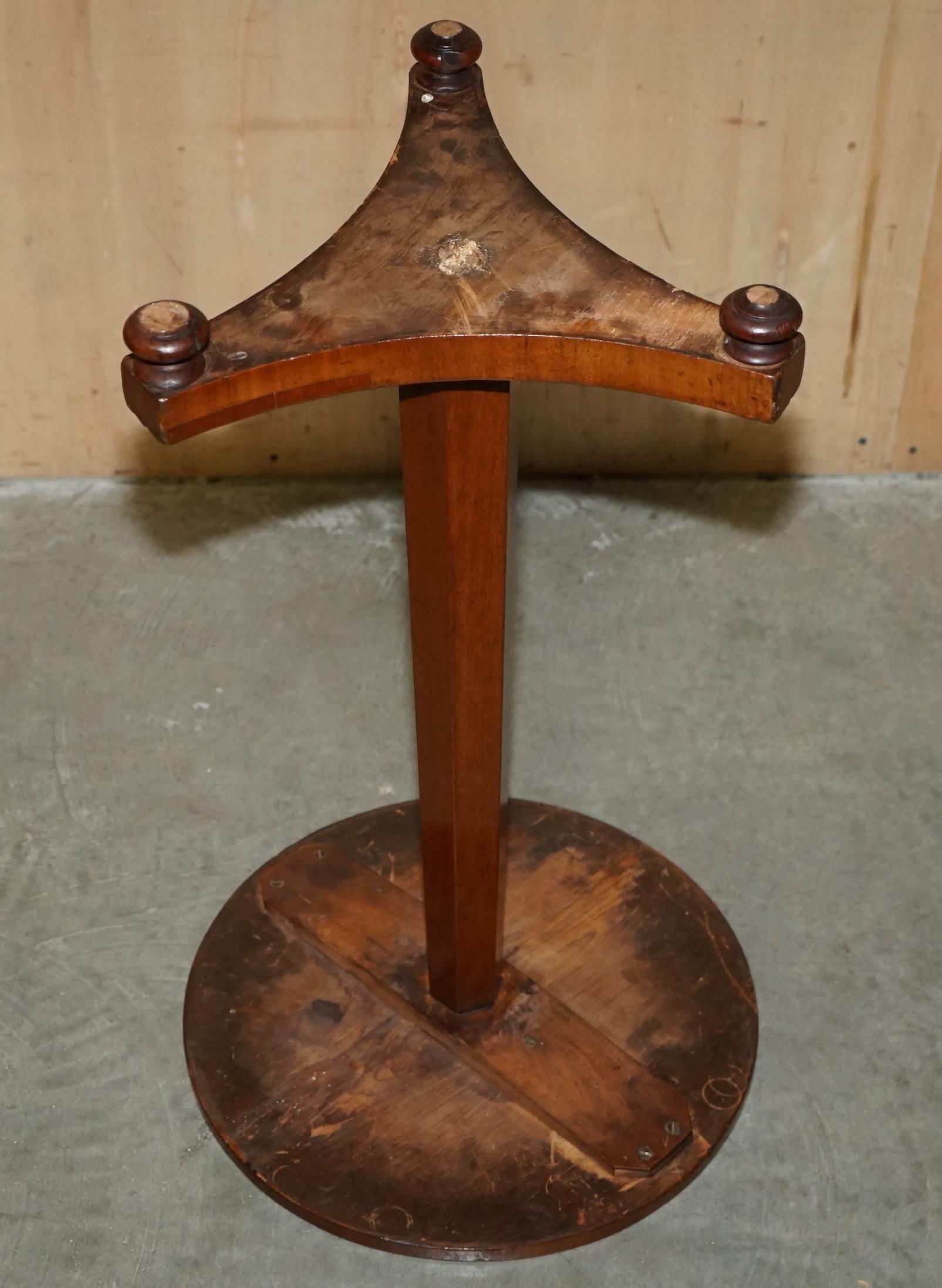 Antique Restored William IV 1830 Walnut Occasional Side End Wine Lamp Table For Sale 6