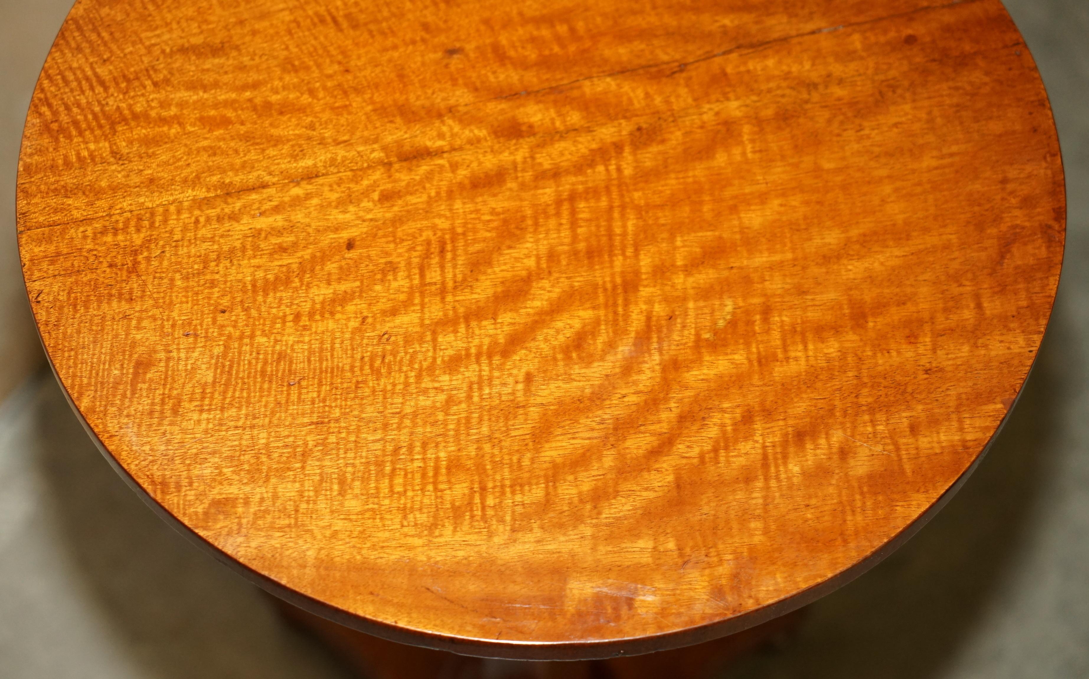 Antique Restored William IV 1830 Walnut Occasional Side End Wine Lamp Table In Good Condition For Sale In West Sussex, Pulborough