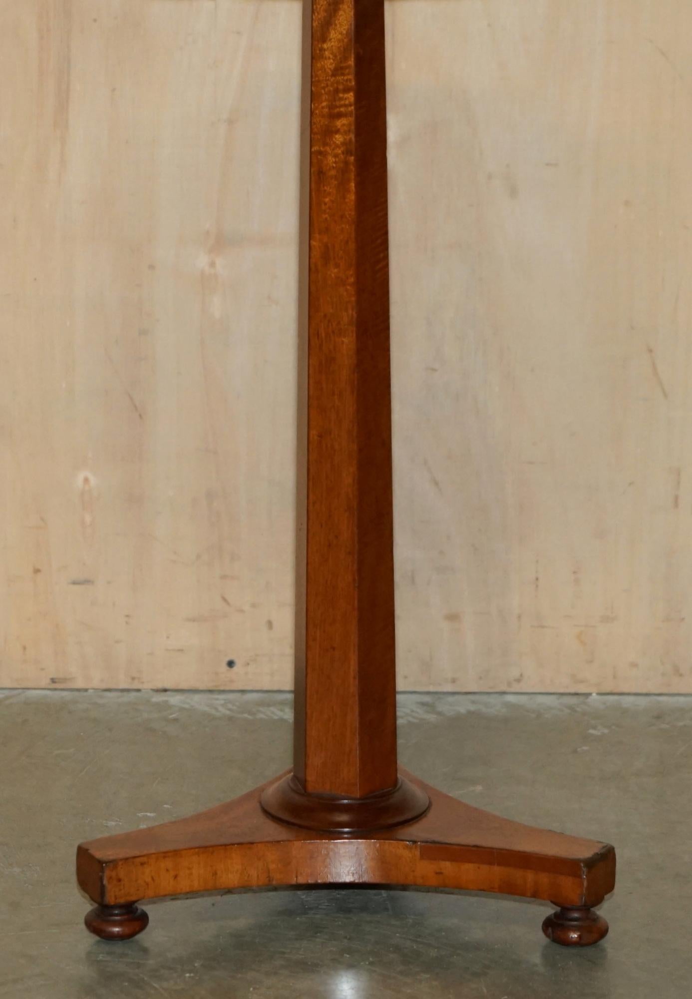 Antique Restored William IV 1830 Walnut Occasional Side End Wine Lamp Table For Sale 1