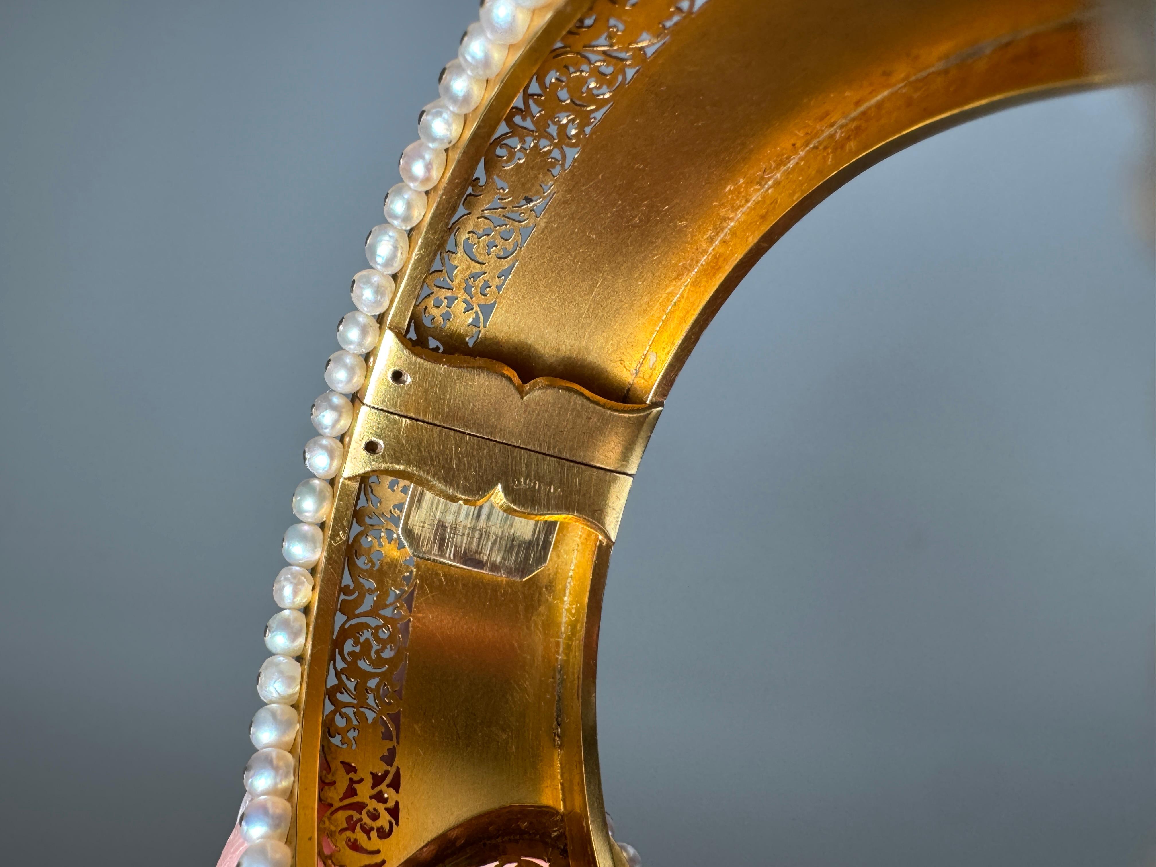 Antiker netzförmiger Armreif aus 18 Karat natürlicher Salzwasserperlen mit Knopfleiste - GI im Angebot 3