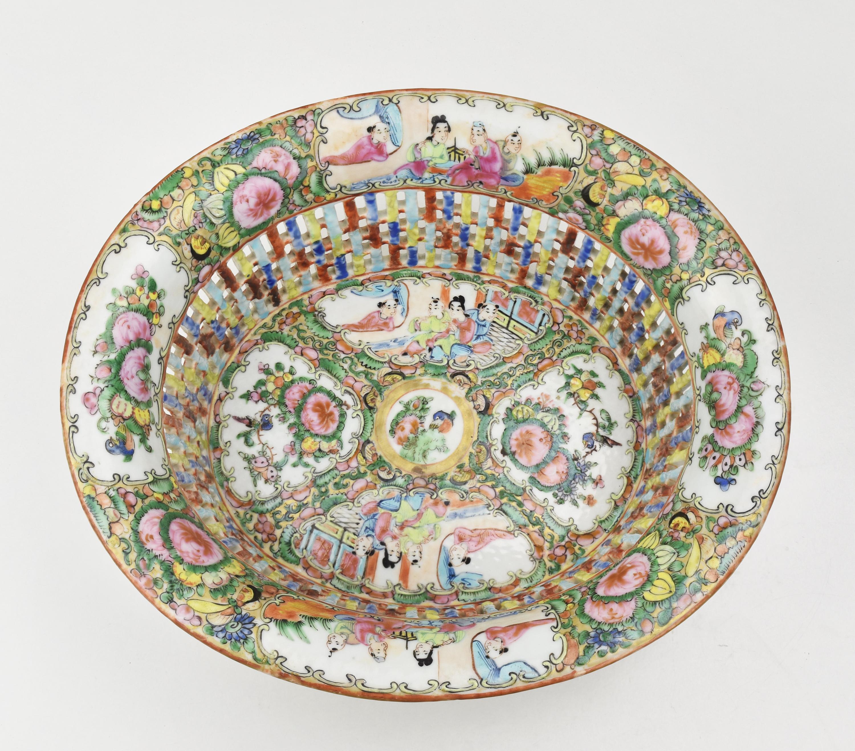Antike netzförmige chinesische Famille-Rose-Medaillon-Porzellanschale oder Korb mit Medaillon im Angebot 3