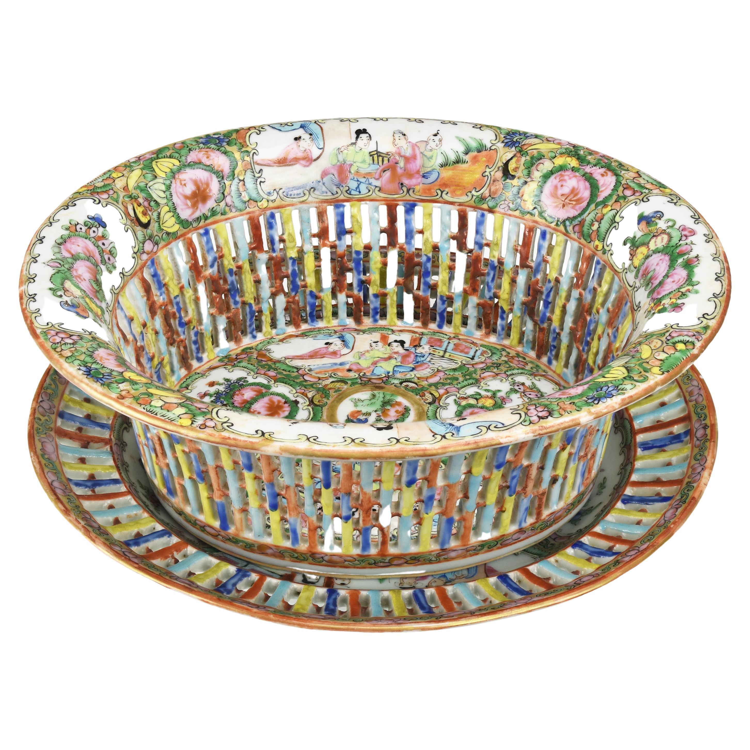 Antike netzförmige chinesische Famille-Rose-Medaillon-Porzellanschale oder Korb mit Medaillon