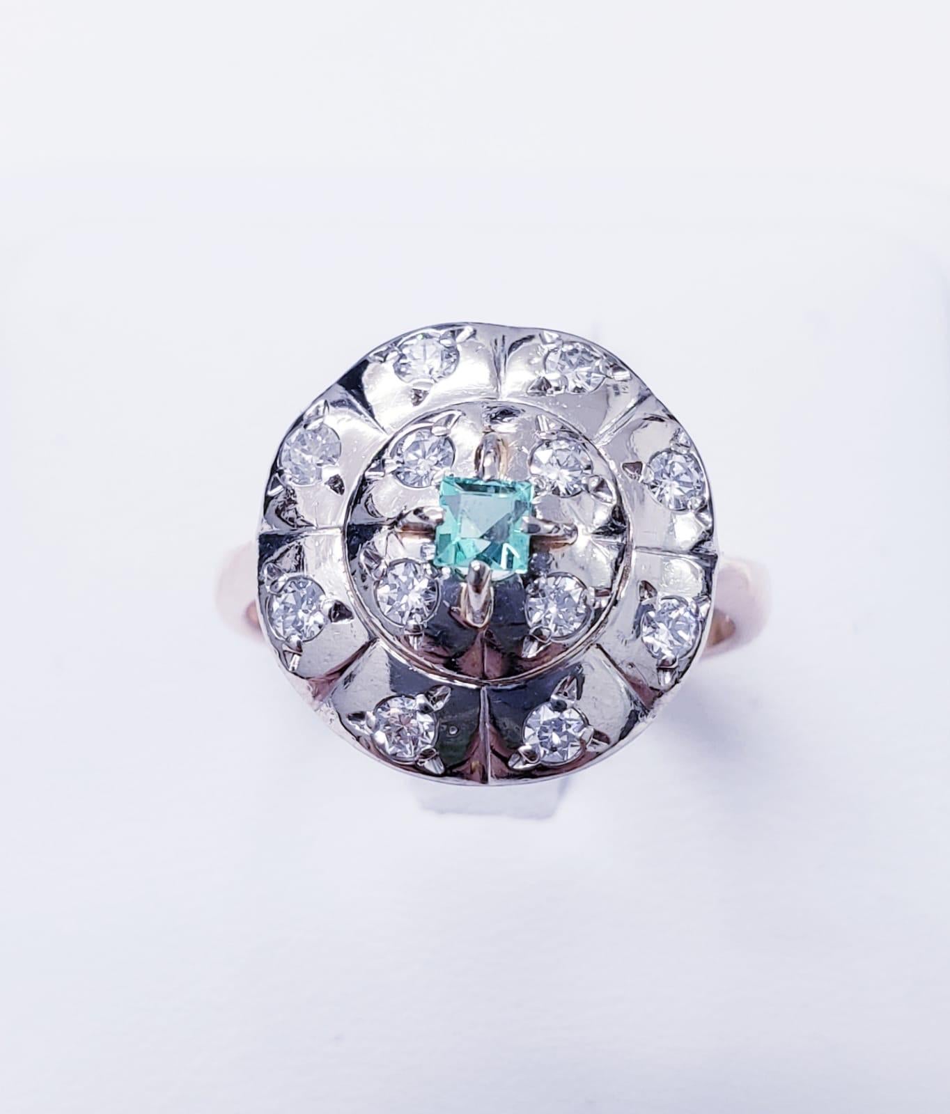 Round Cut Antique Retro 1.30 Carat Diamonds and Emerald 583 Pink Gold Ring For Sale