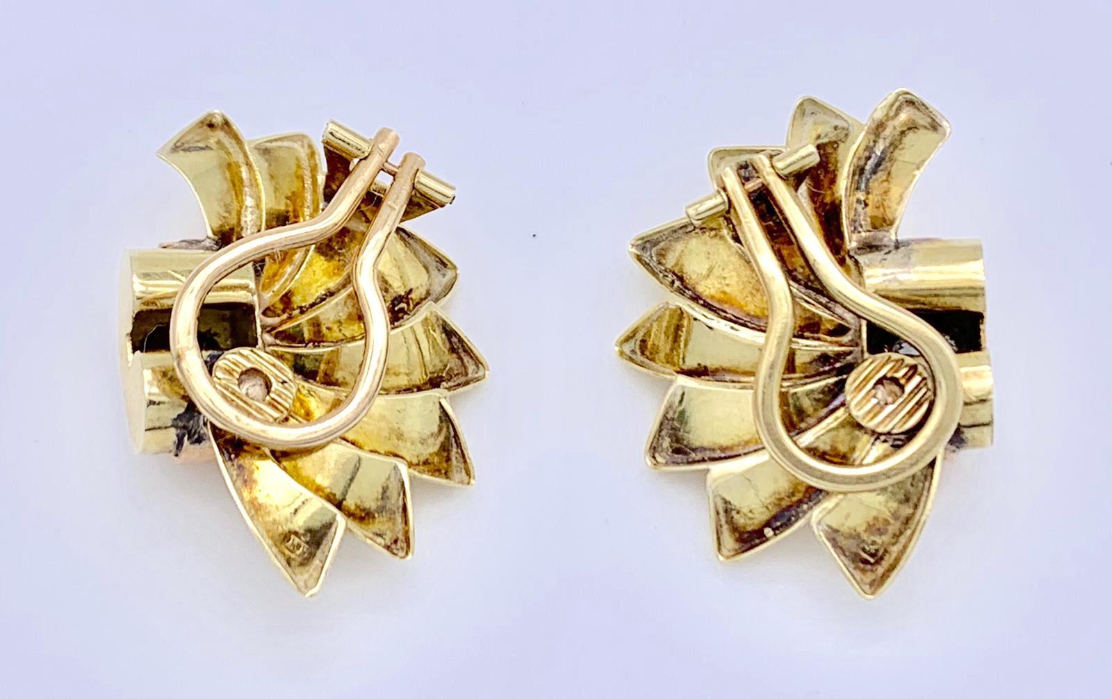 This very stylish pair of Retro diamond ear clips is elegant and flattering. The flamboyant sun burst design has been executed in yellow and red 14 karat gold. The total weight of the diamonds is 0.70 carat ca. The earrings are the work of a Czech